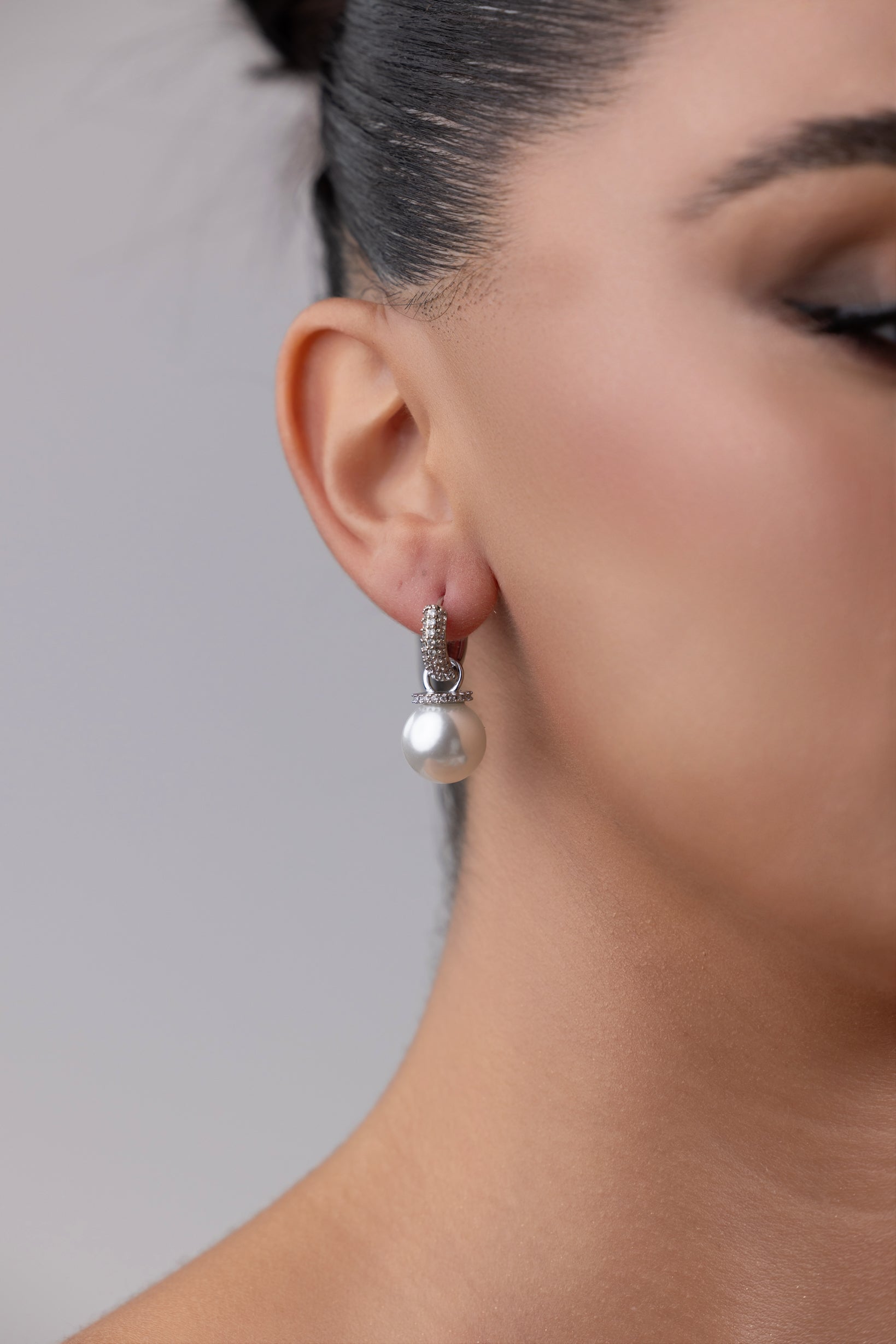 Detailed Pearl Earrings