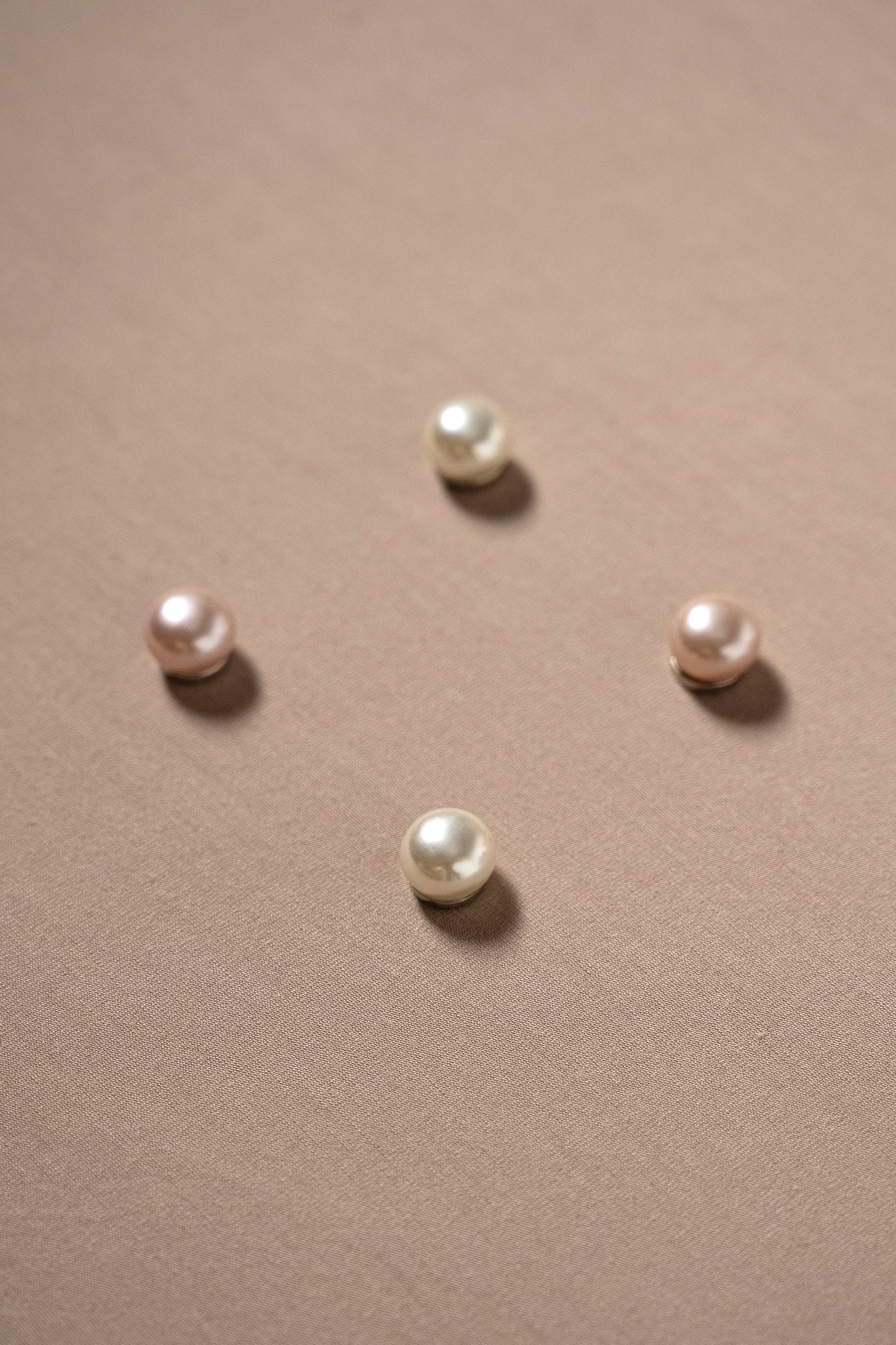 Pearl Magnet Pins 4pk