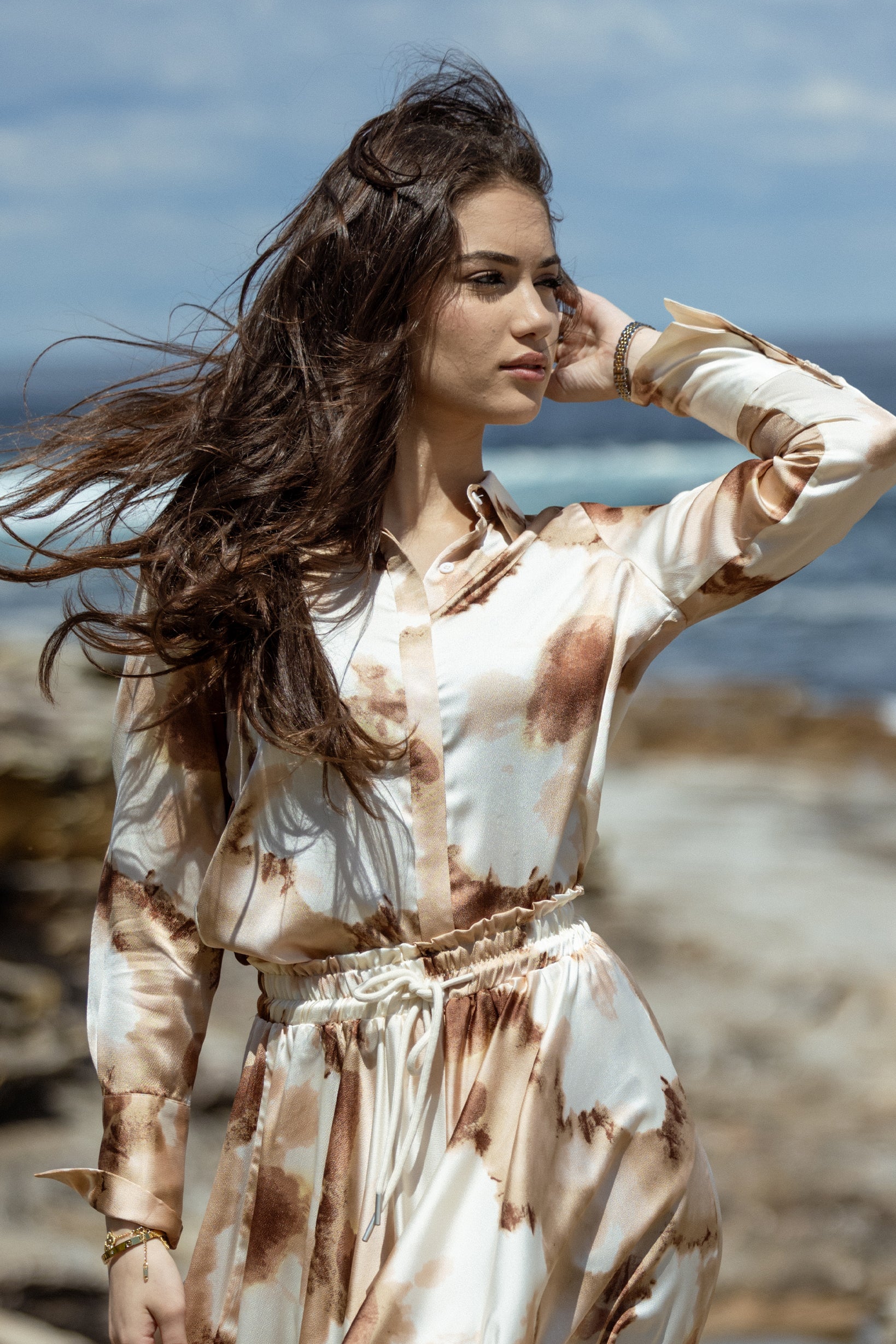 M8566Brown-shirt-print