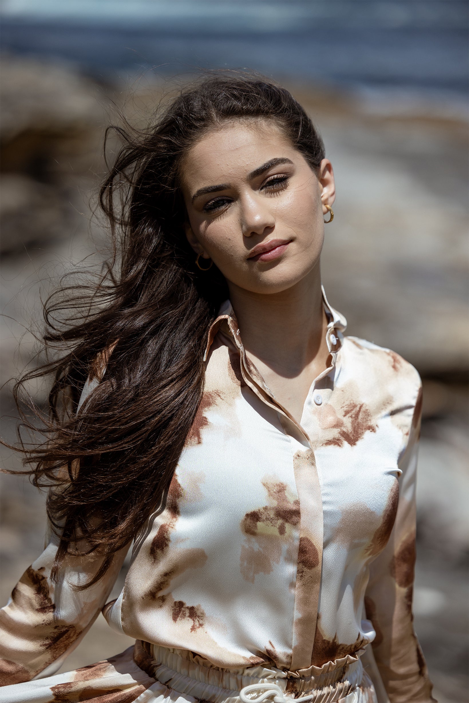 M8566Brown-shirt-print