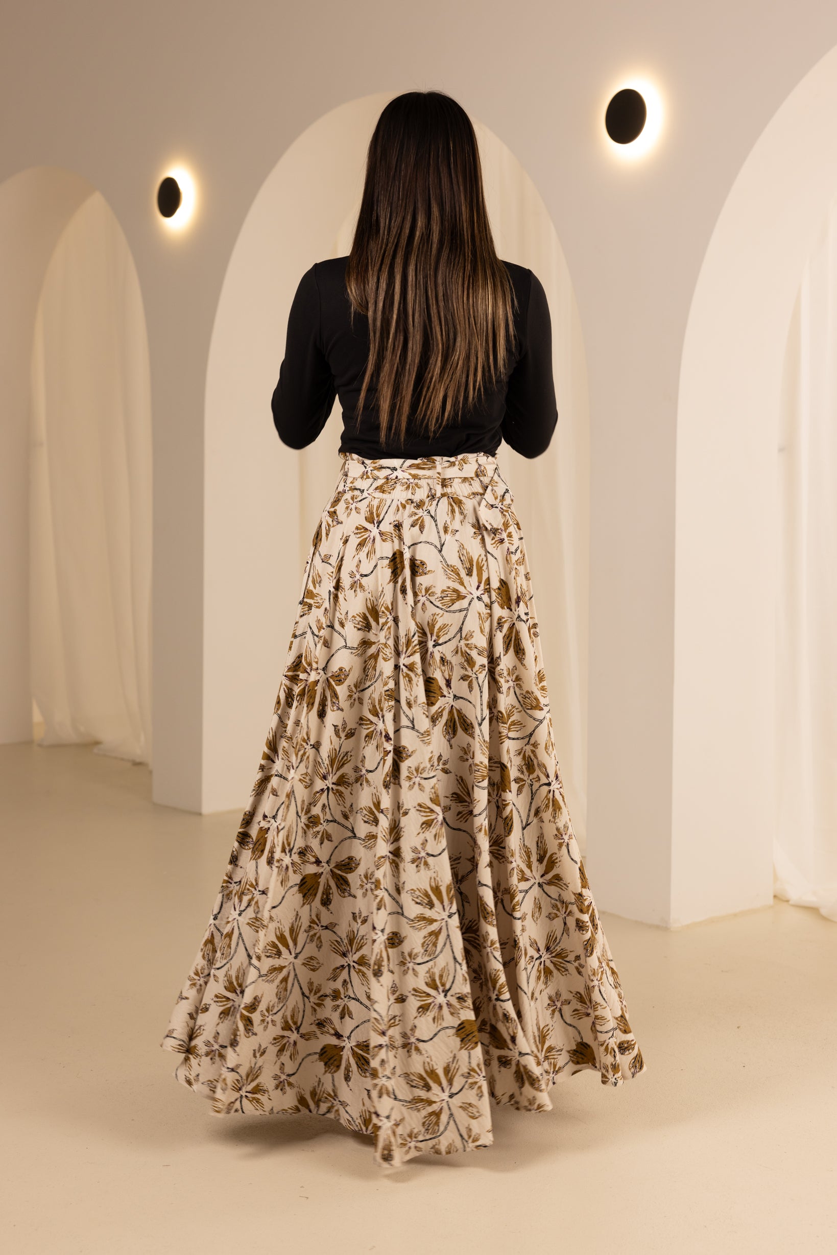 M8637Beigeplain-maxi-skirt