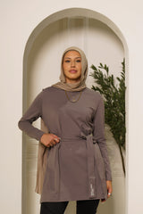 Modelle/Move Dana Split Tie Top