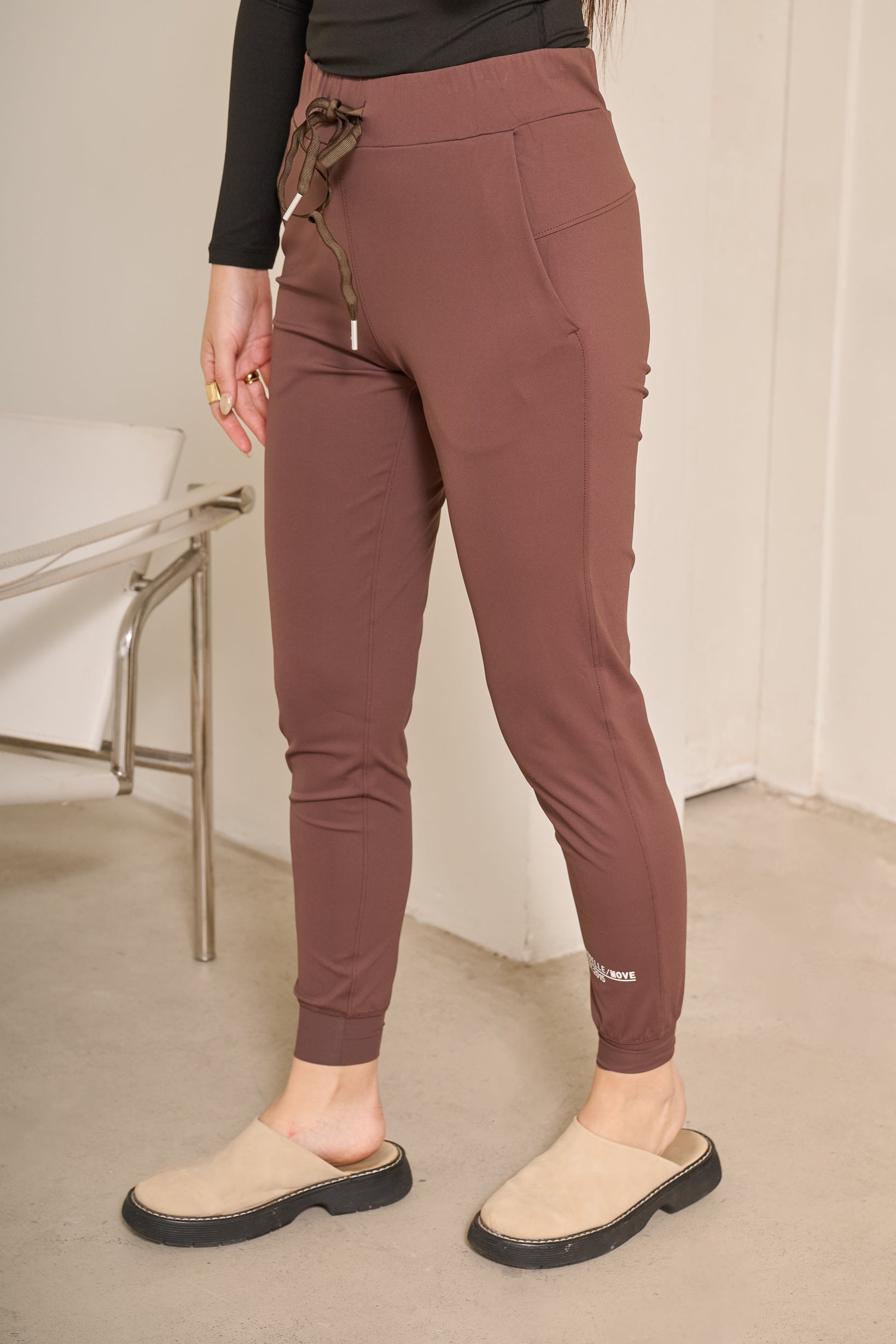 M9602-CHO-jogga-pants