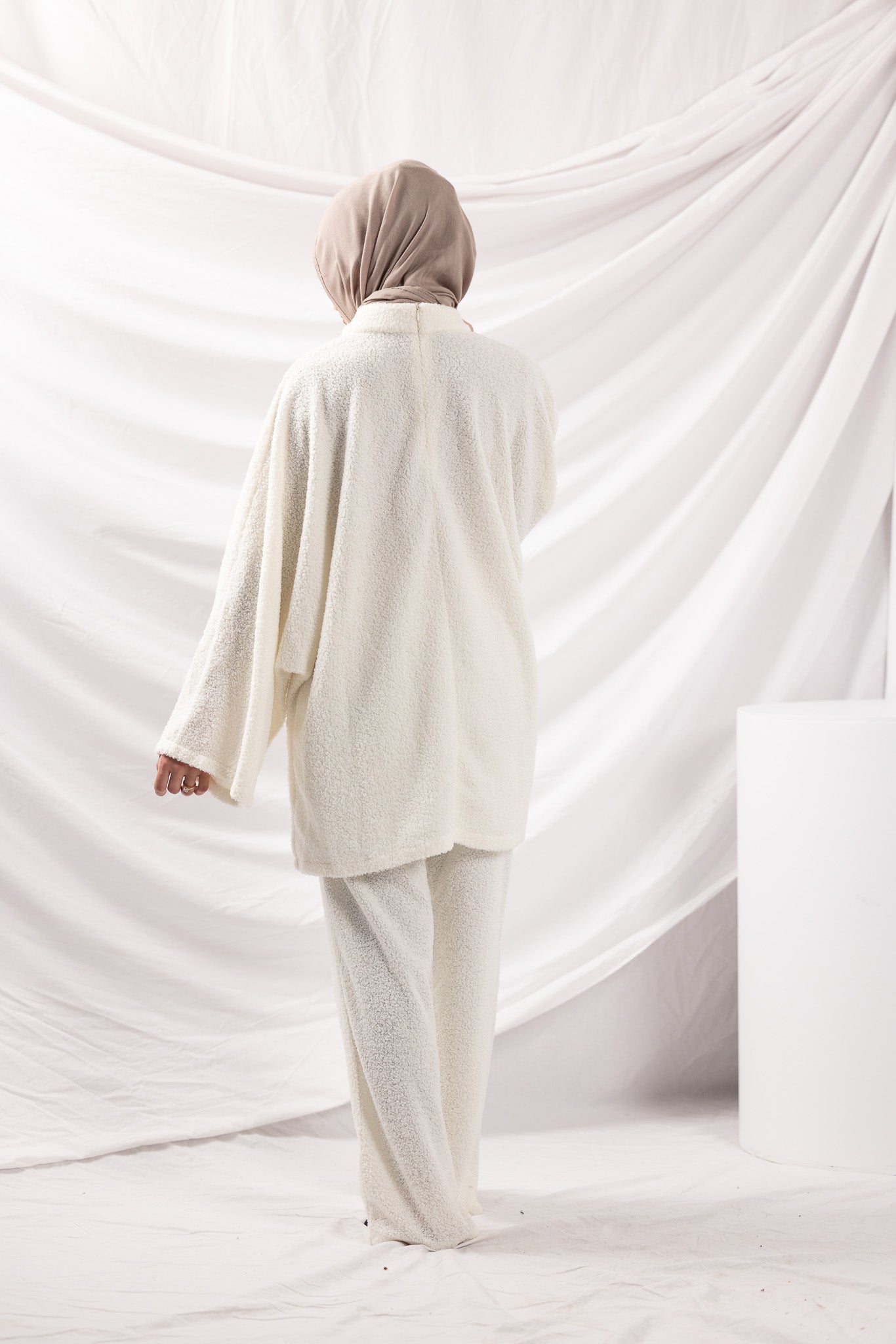 SM8394White-lounge-top-pants-set