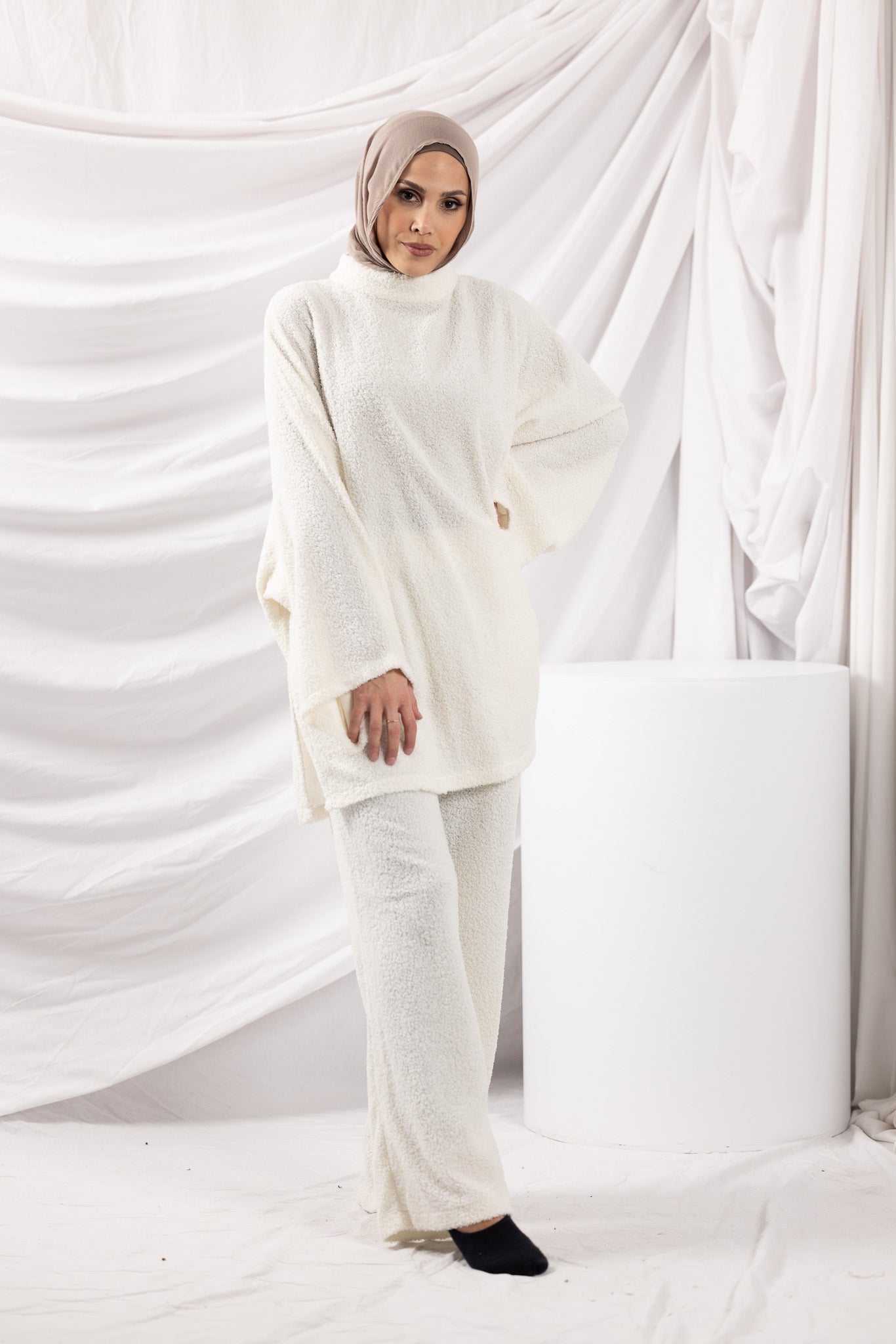 SM8394White-lounge-top-pants-set