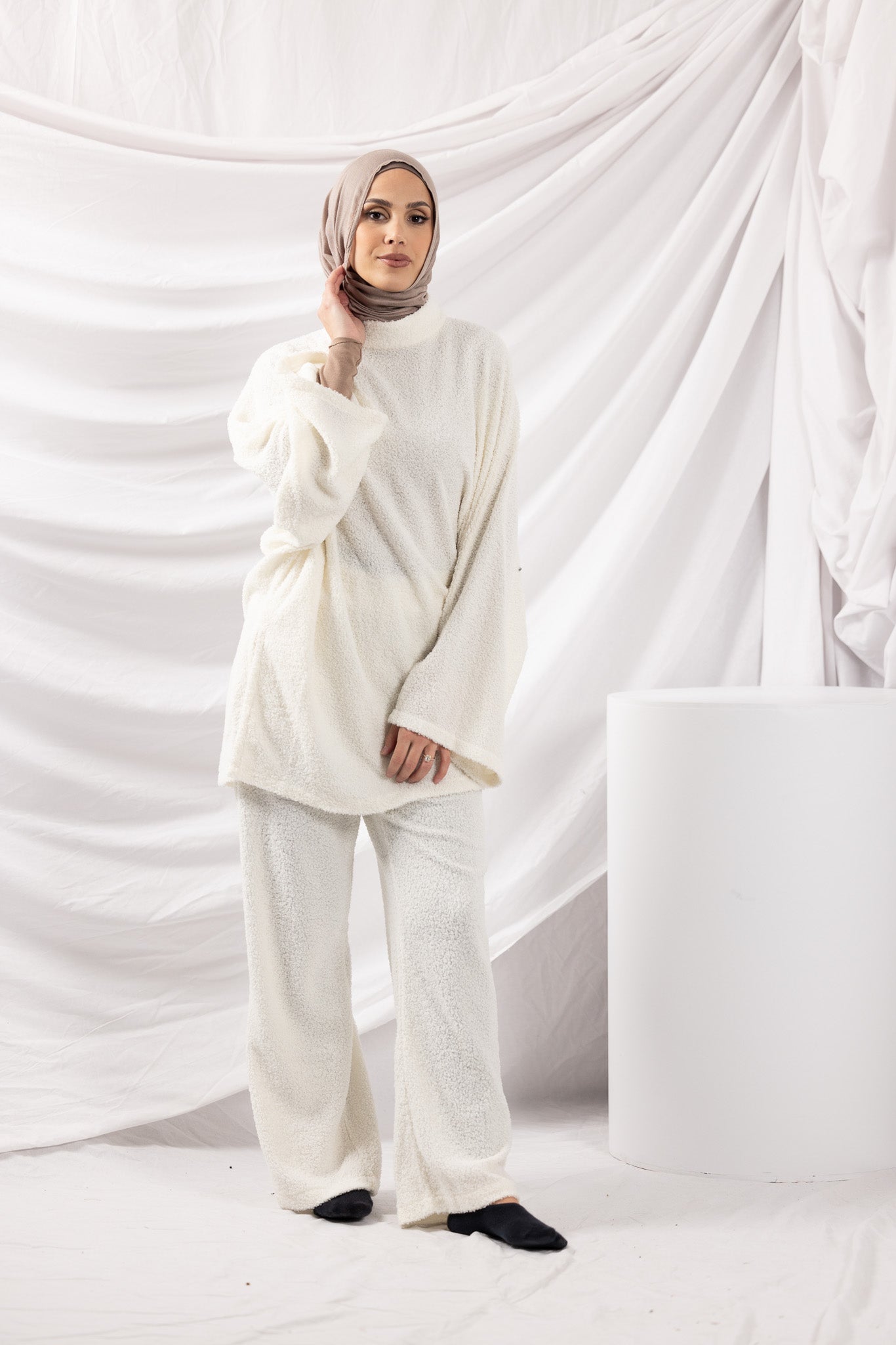 SM8394White-lounge-top-pants-set