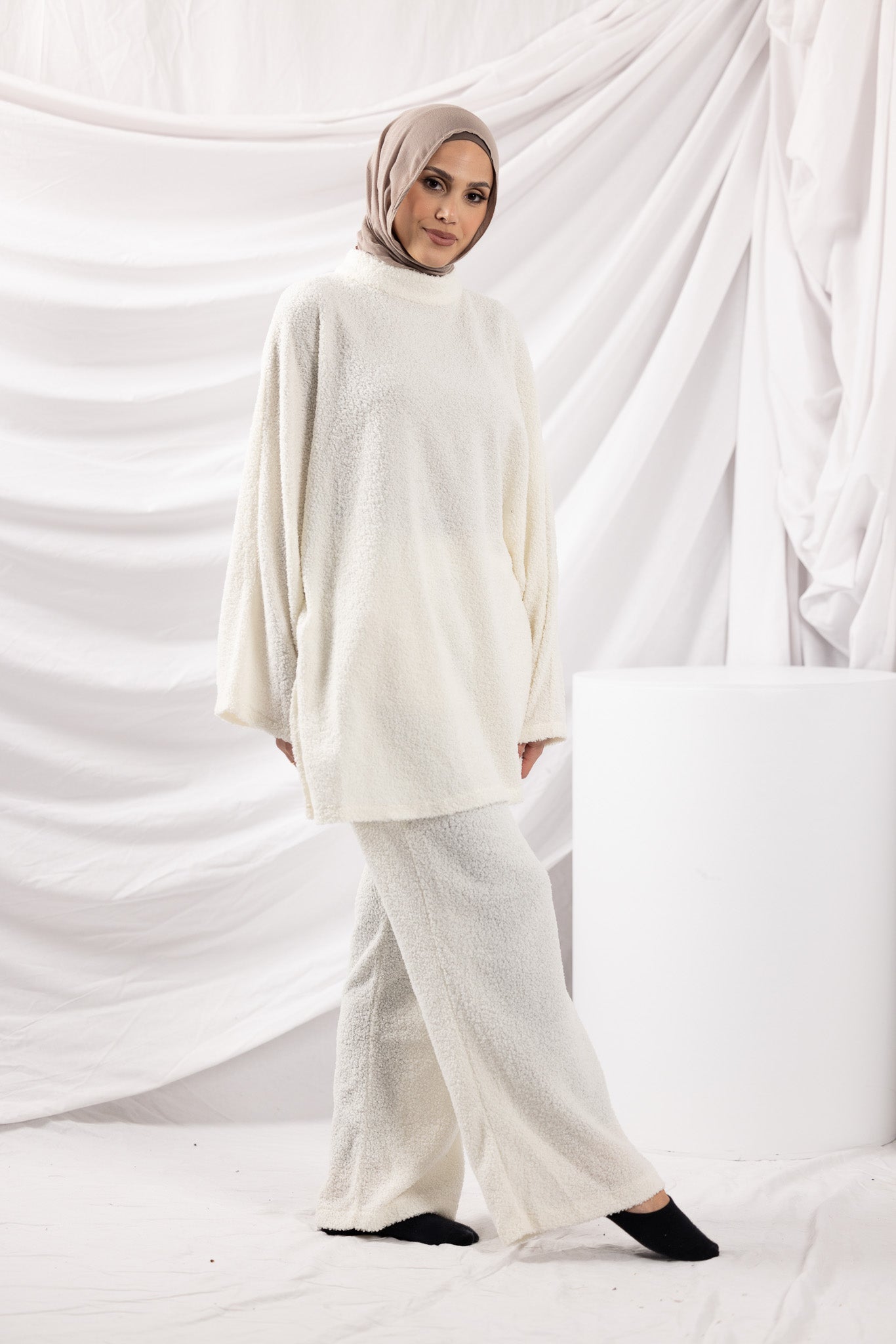SM8394White-lounge-top-pants-set