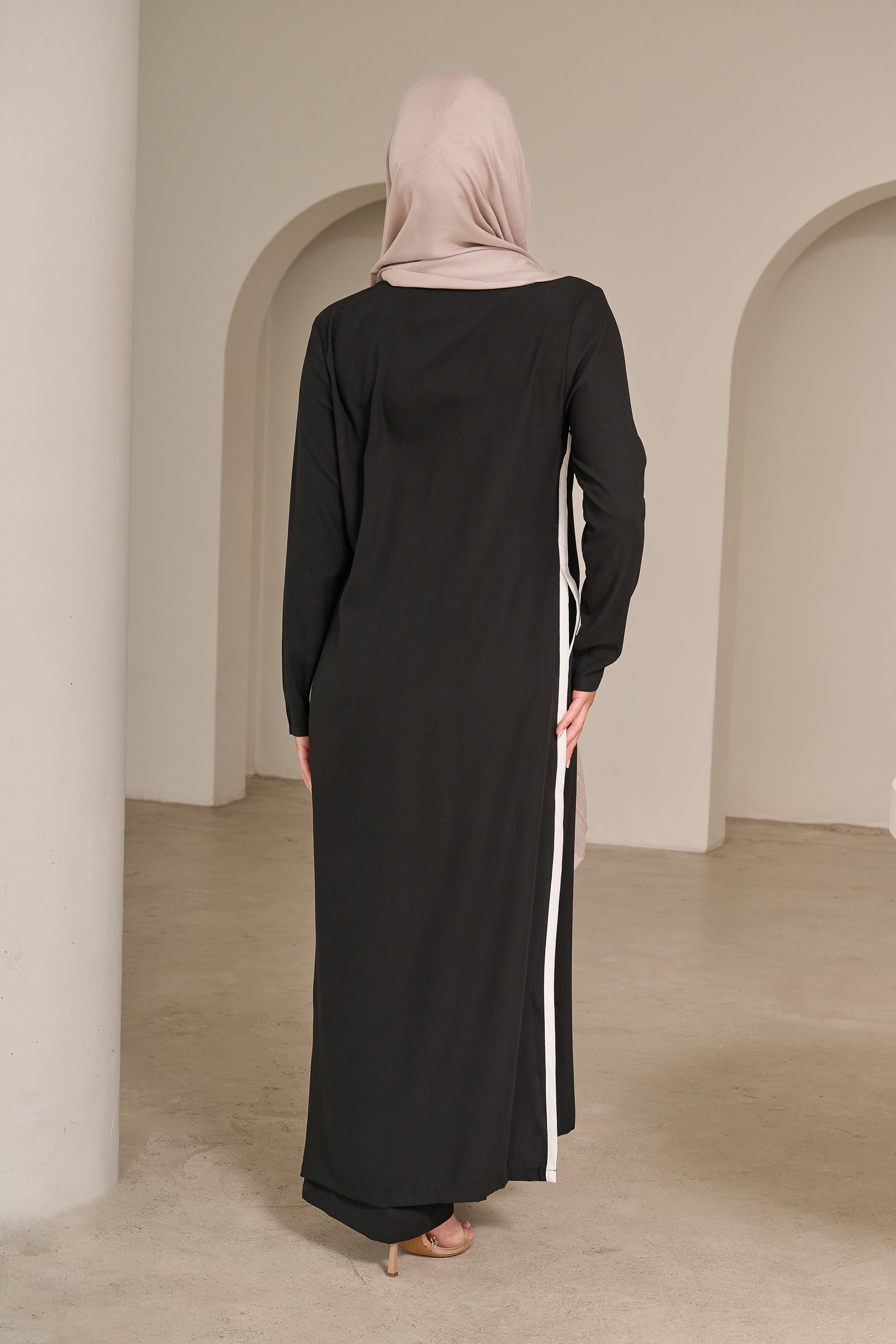 SS0008-BLA-outfit-set