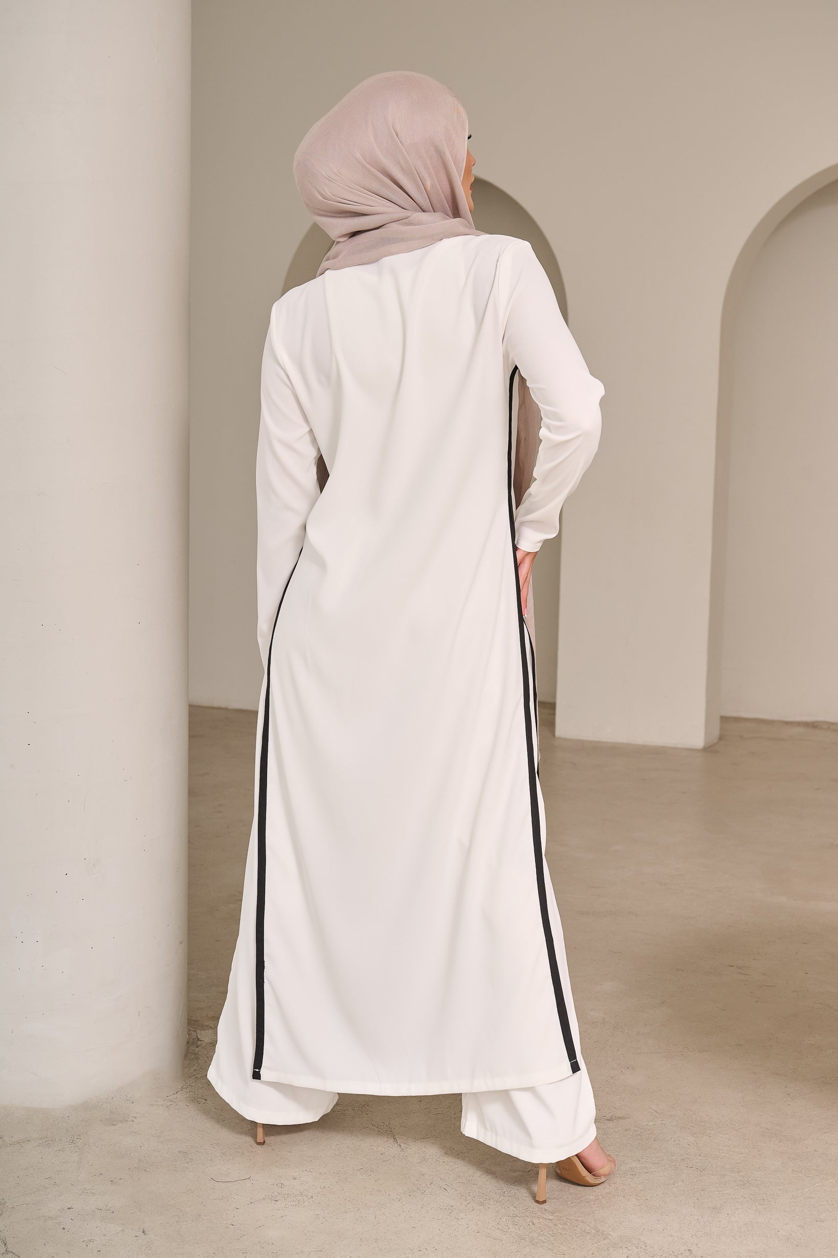 SS0008-WHI-outfit-set