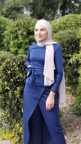 Delusion High Neck Tie Top -  Modelle