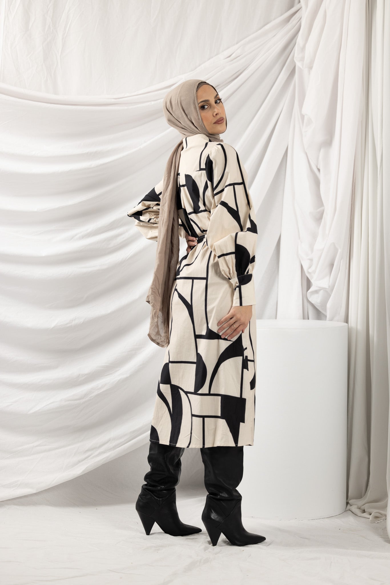 01230146-1-BEI-dress-abaya