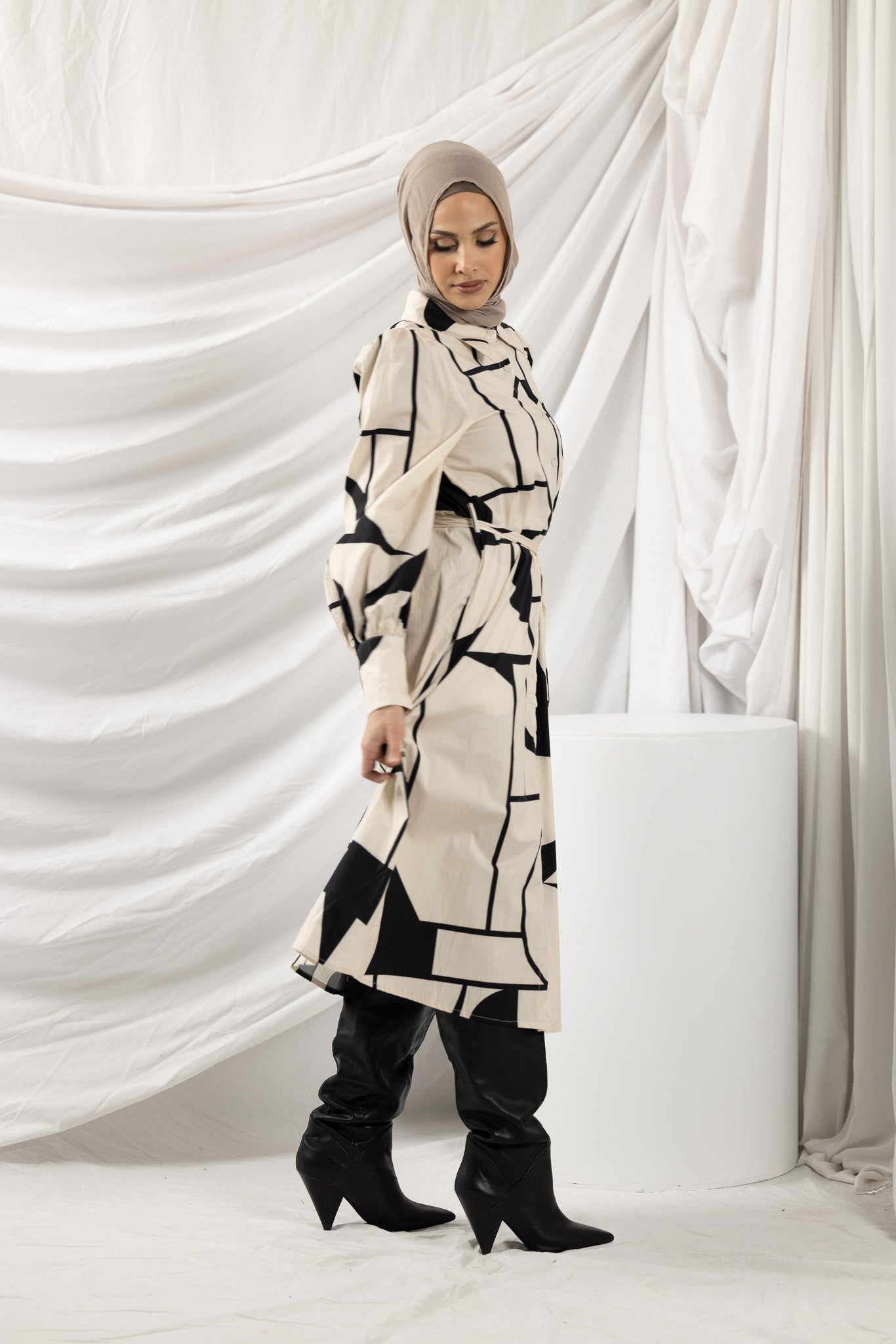 01230146-1-BEI-dress-abaya