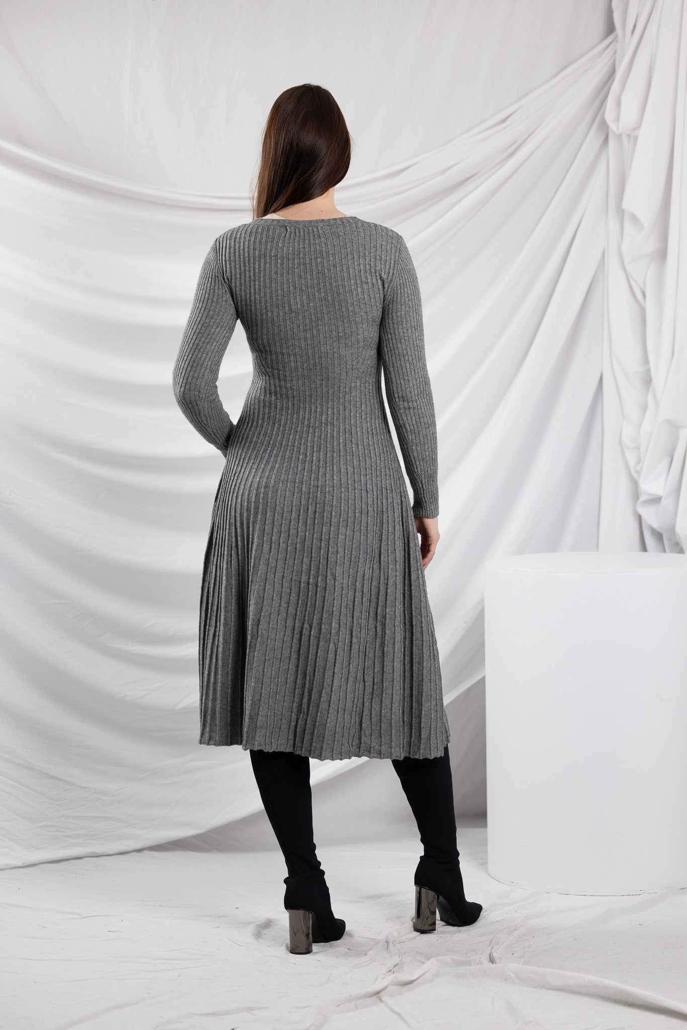 200902M-Chr-knit-dress