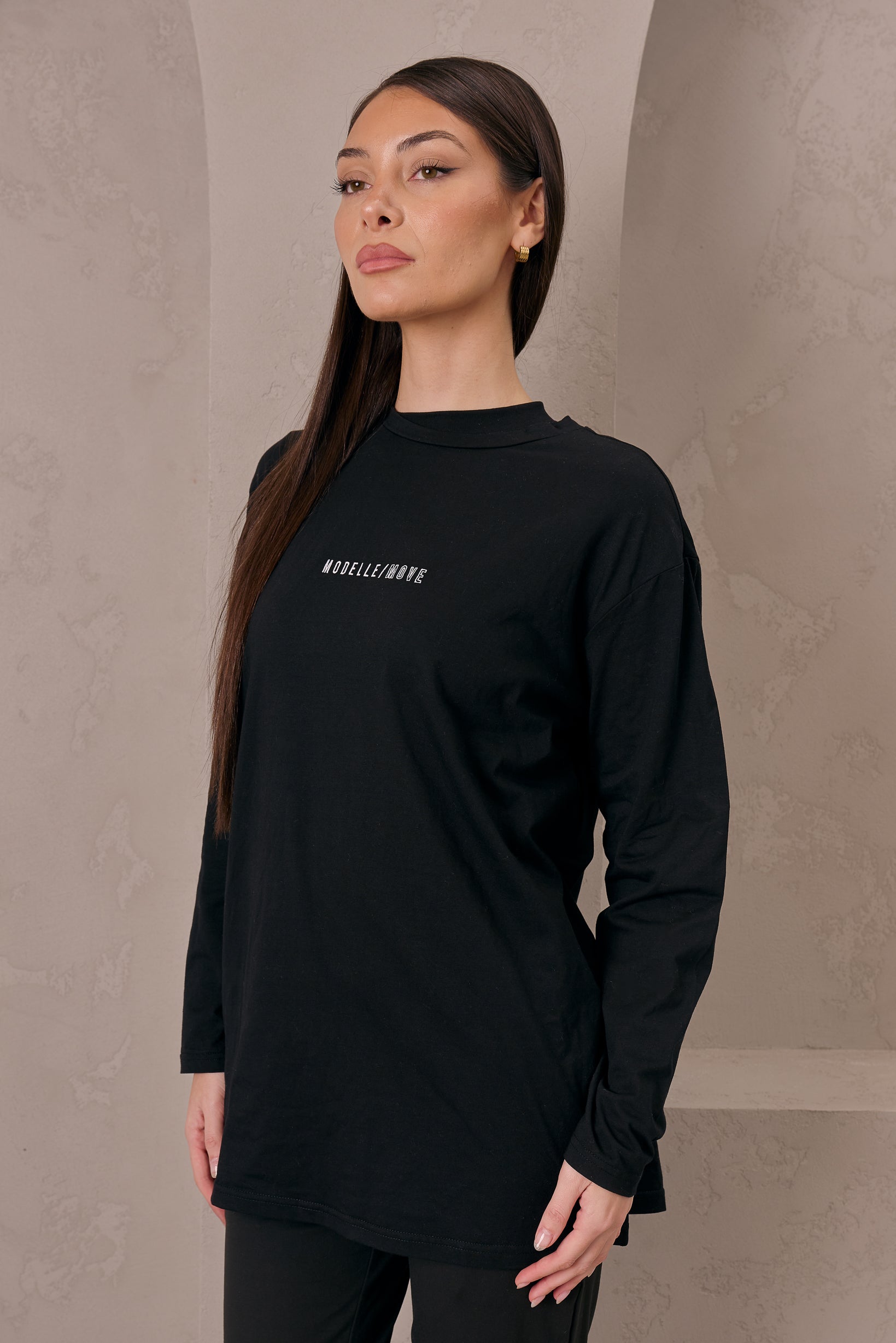 Modelle/Move Long Sleeve Tee