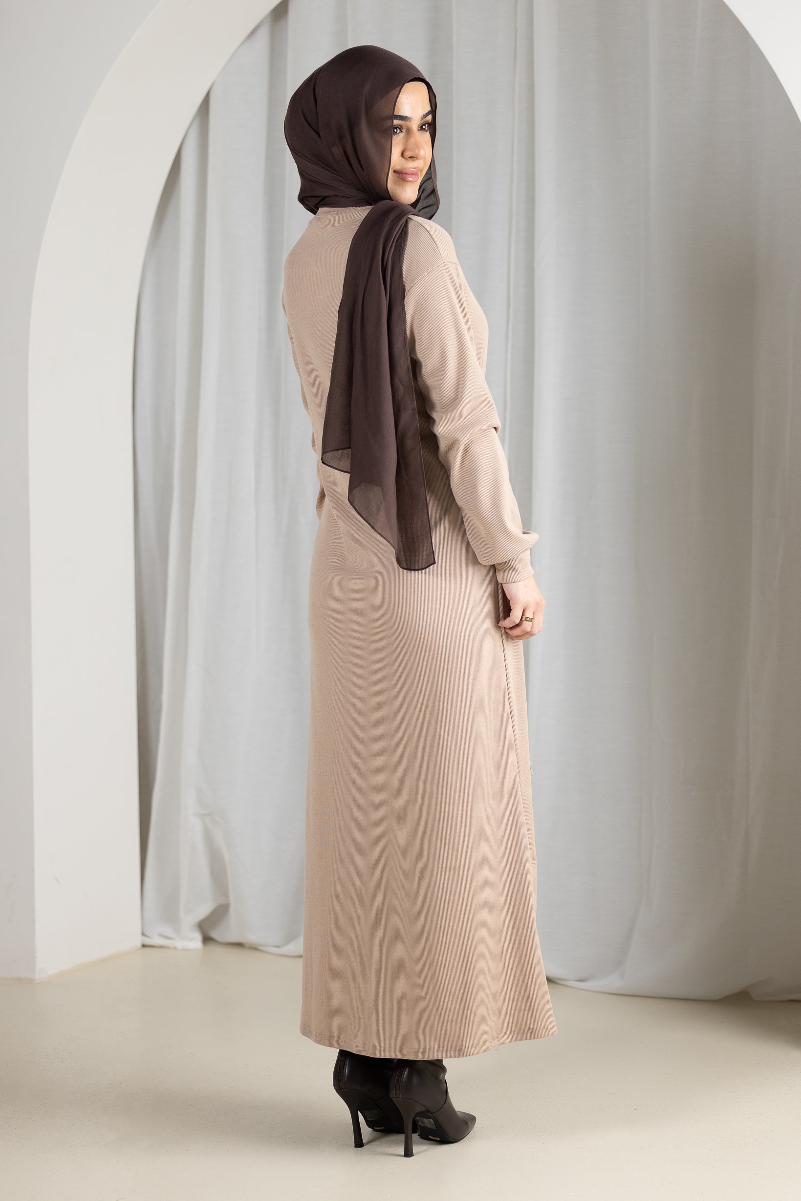 60928-NUD-dress-abaya