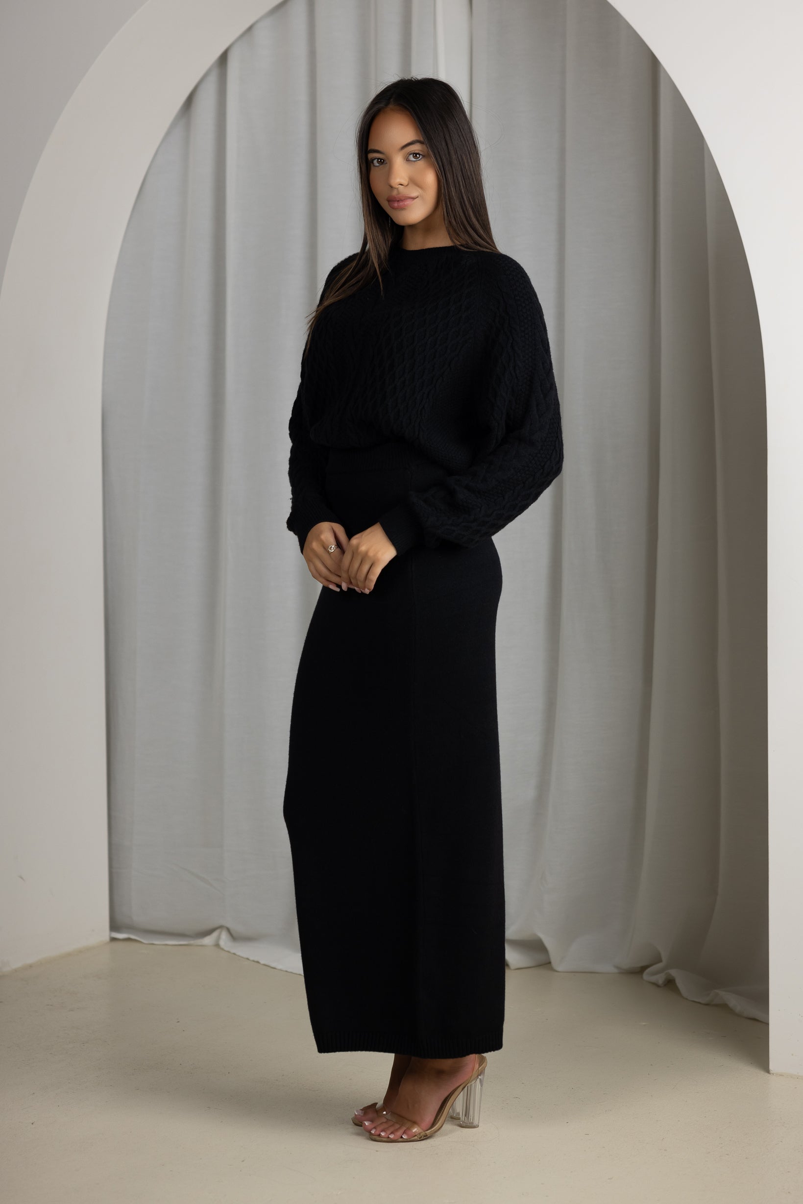 63135-63136-BLK-top-skirt-set-knit