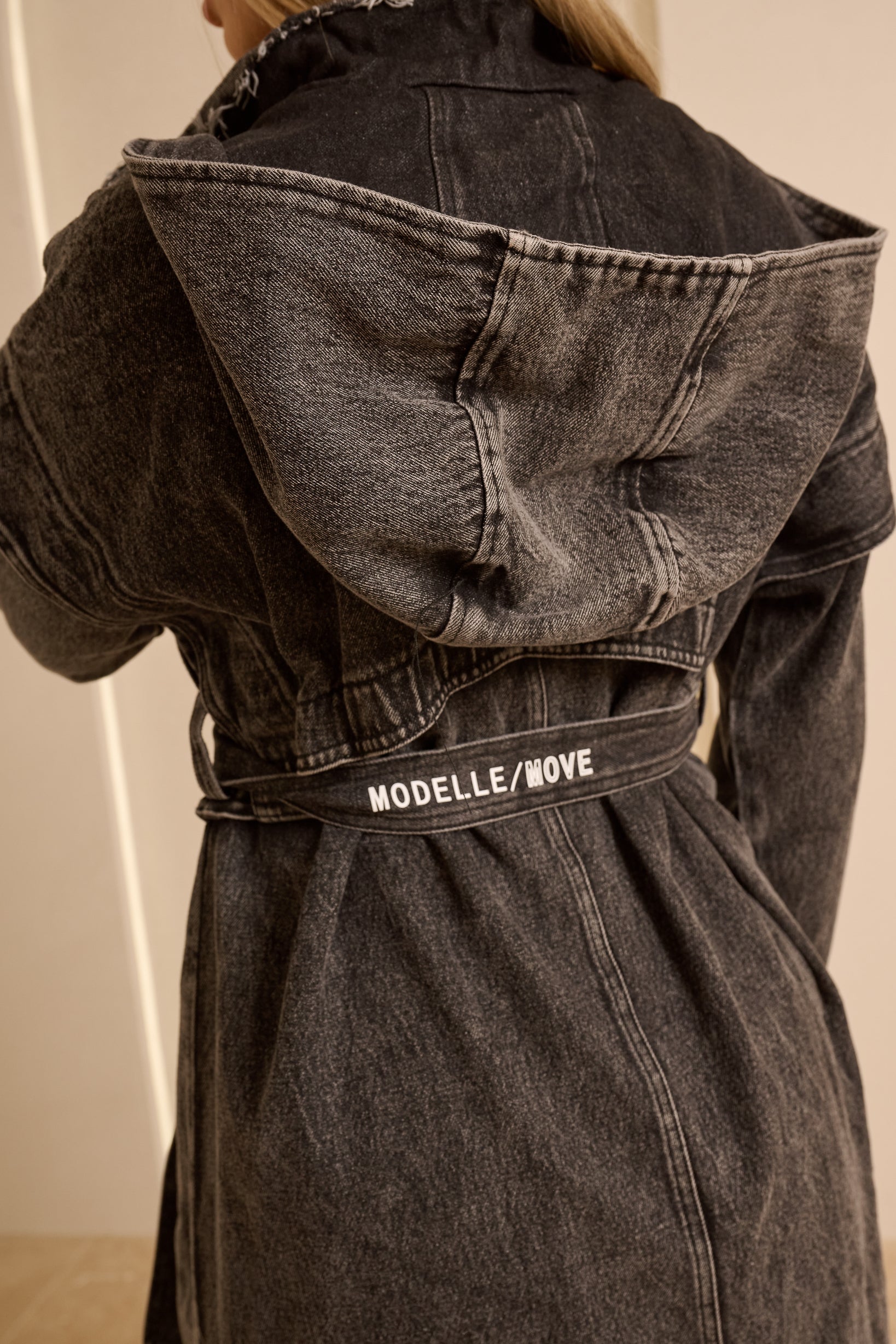 Modelle/Move Èlan Denim Trench