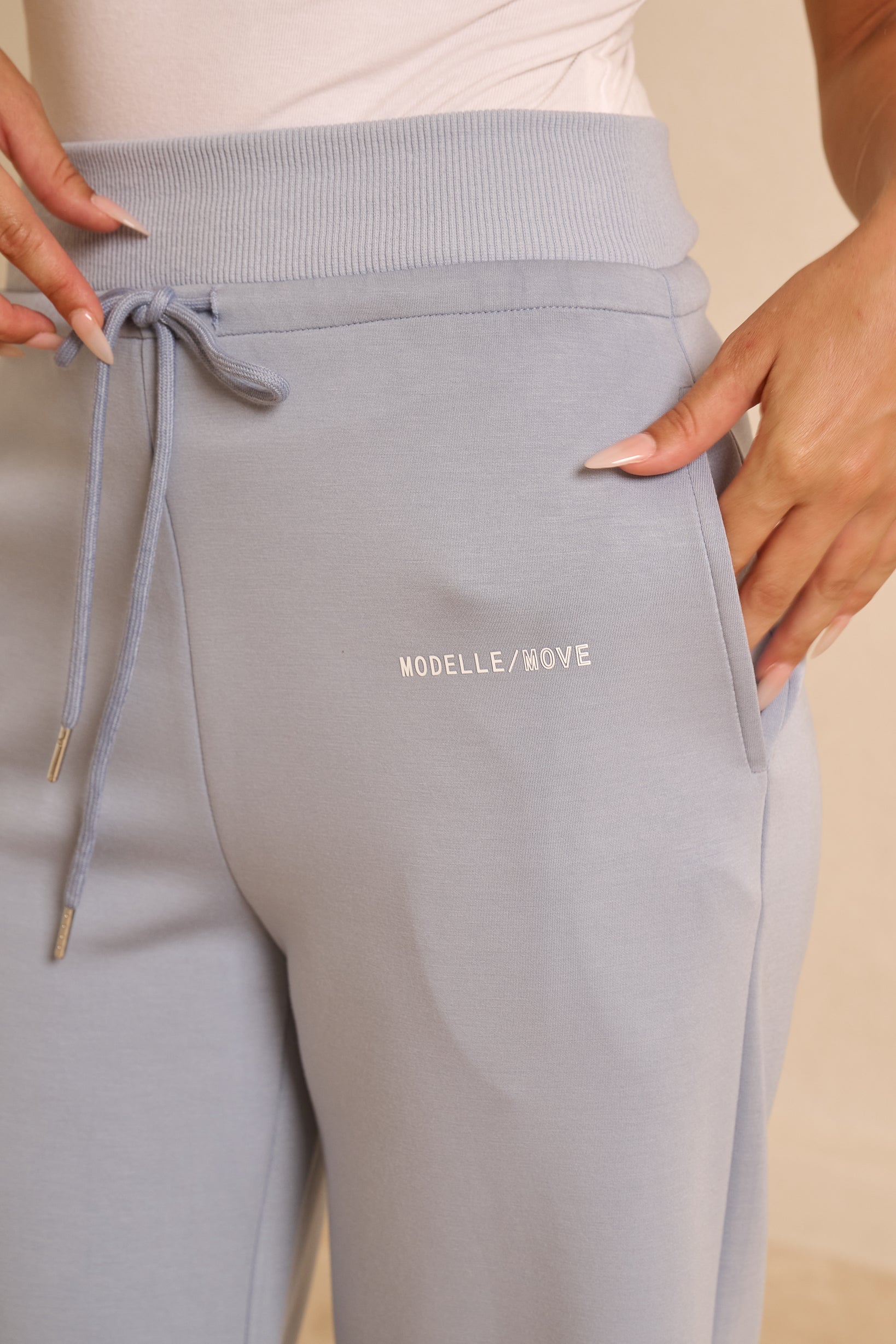 Modelle/Move Juno Pants — ÈLAN Edit