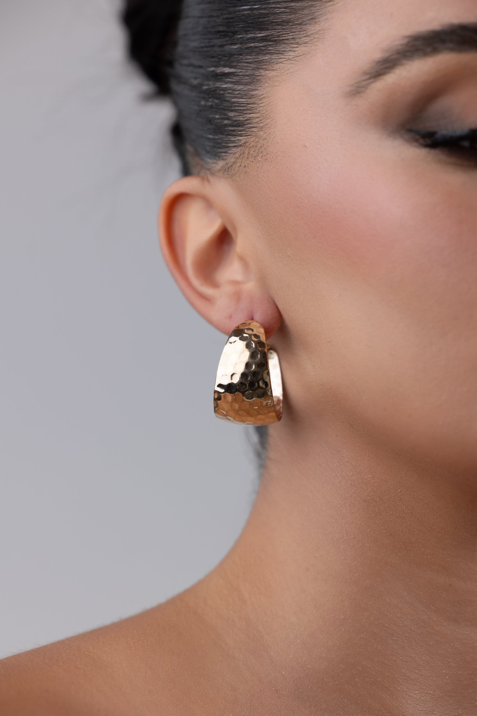 EAR016-Gold-earrings-accessories