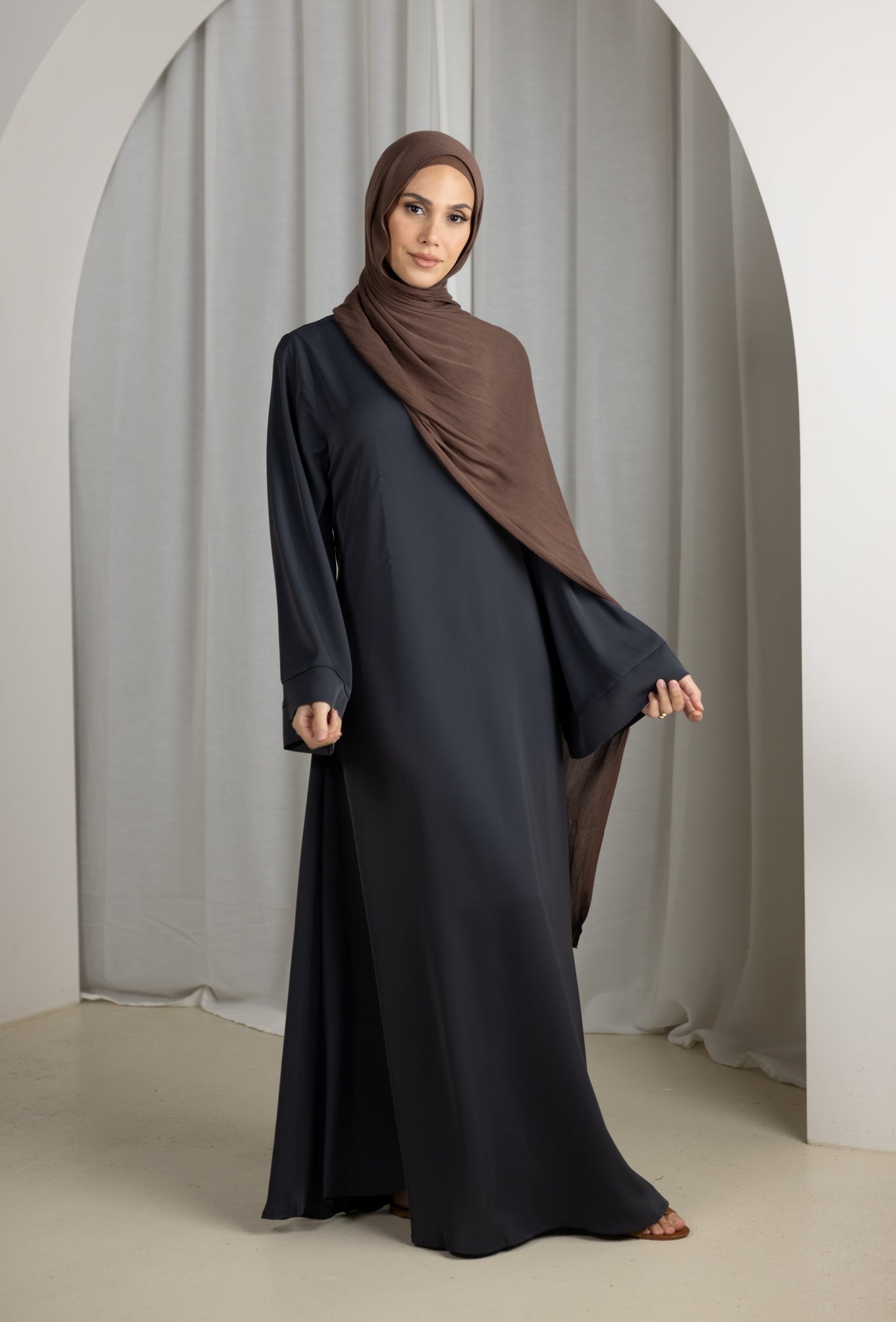 Open Sleeve Abaya - Shades of Black - Women's Modest Dresses - Modelle Open Sleeve Abaya - Shades of Black - Women's Modest Dresses - Modelle