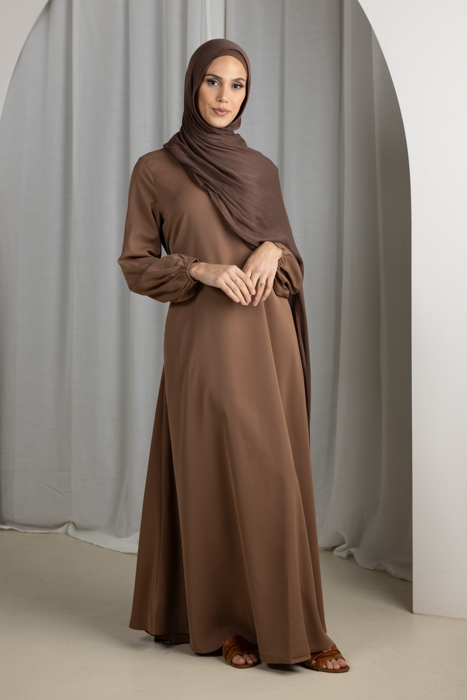 Closed Sleeve Abaya - Shades of Brown