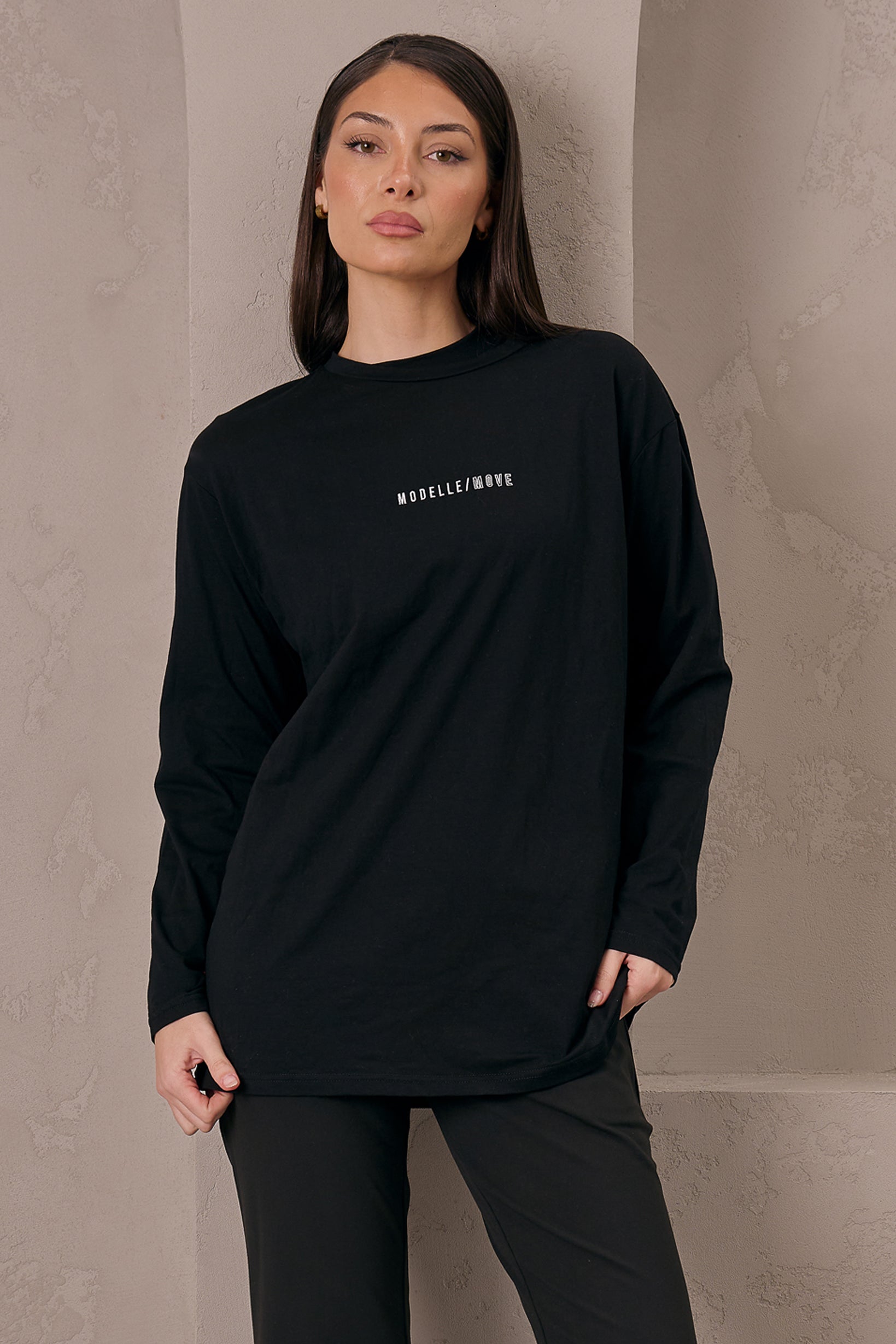 Modelle/Move Long Sleeve Tee