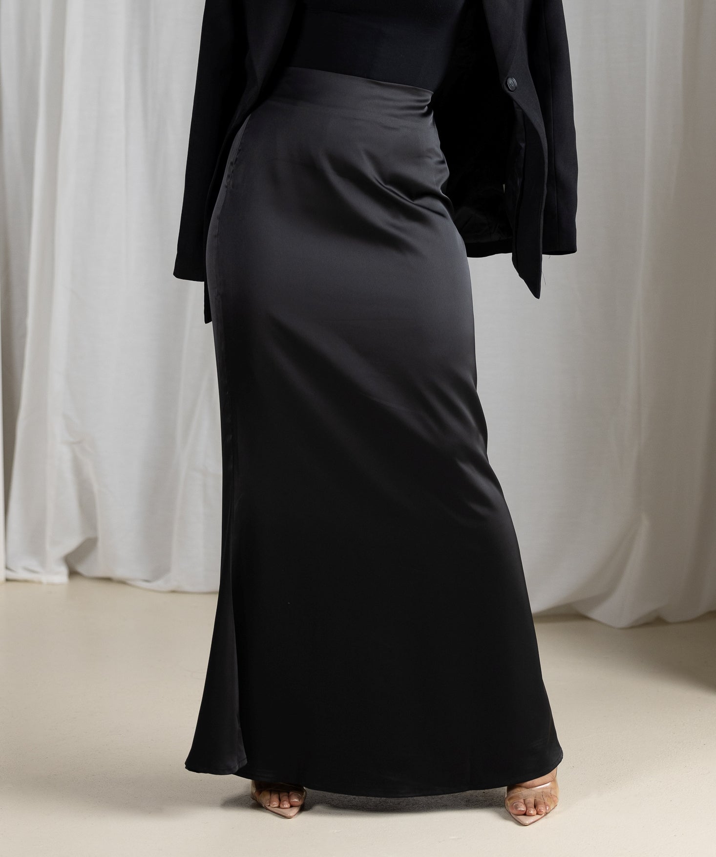 M8709Black-skirt