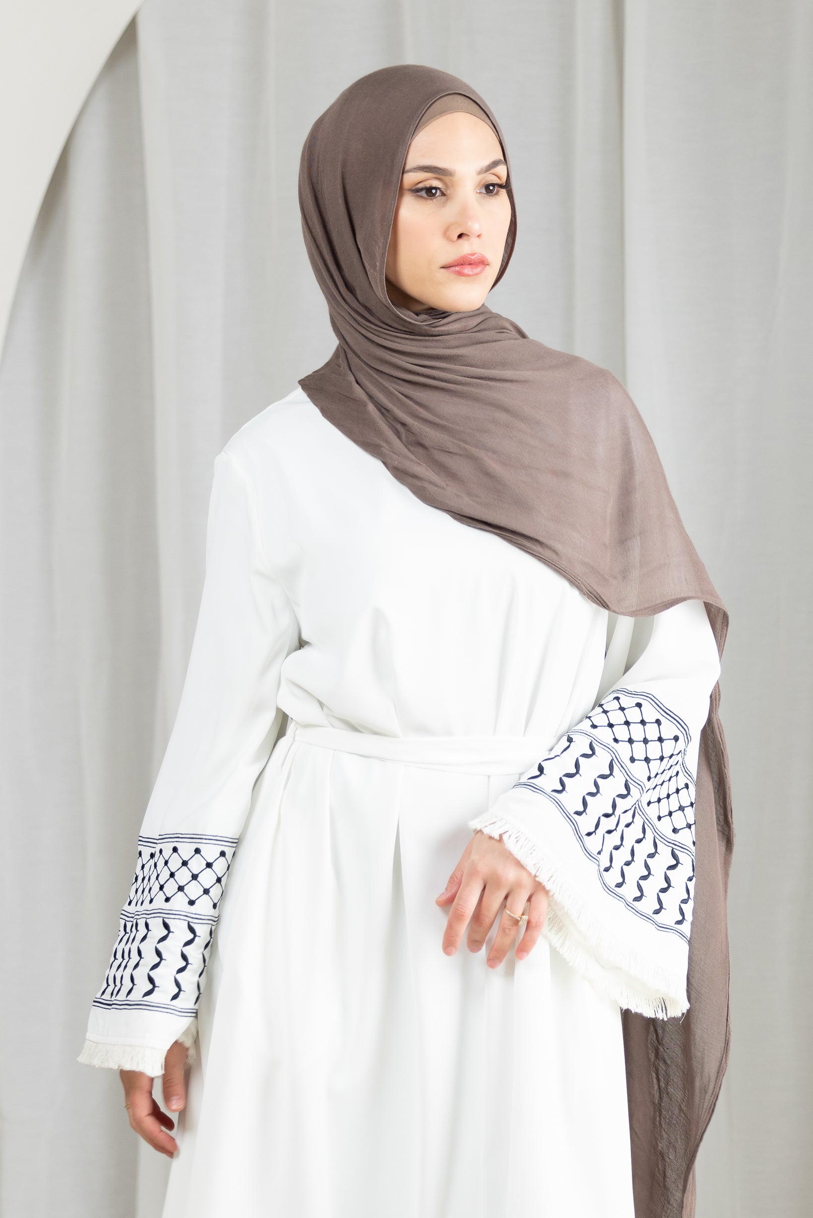 M8936White-dress-abaya