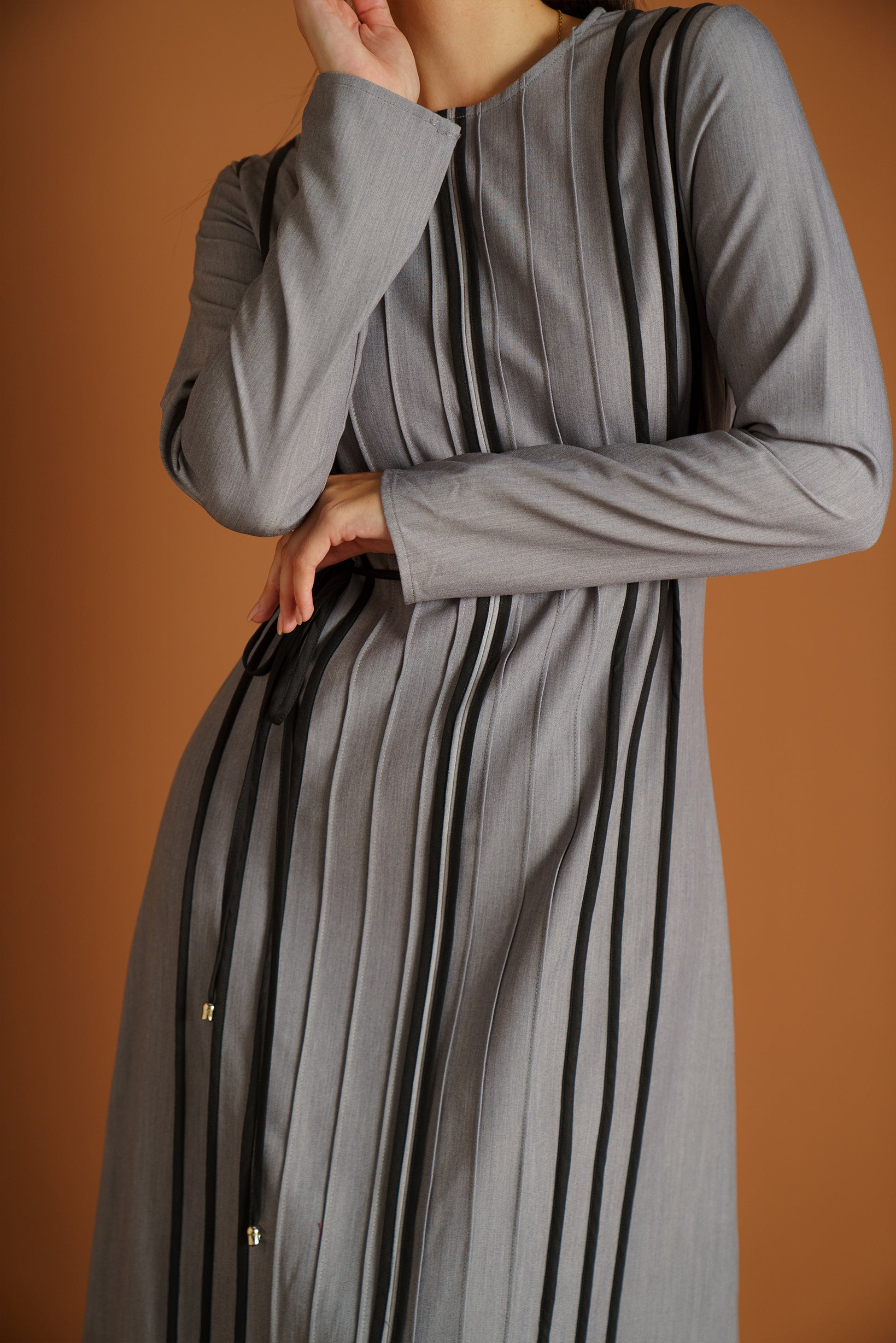 Runway Piping Abaya