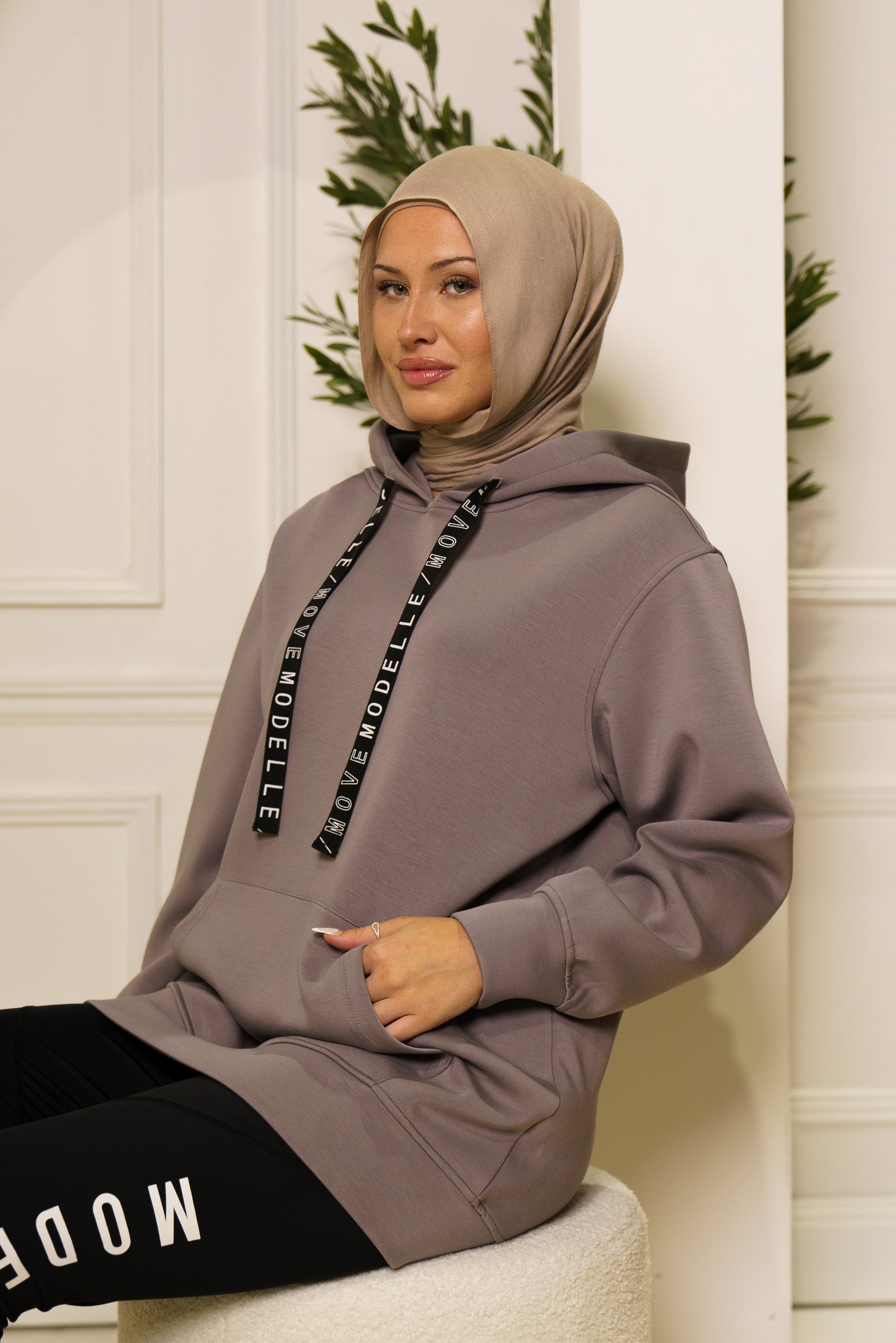 Modelle/Move Logo Drawstring Hoody