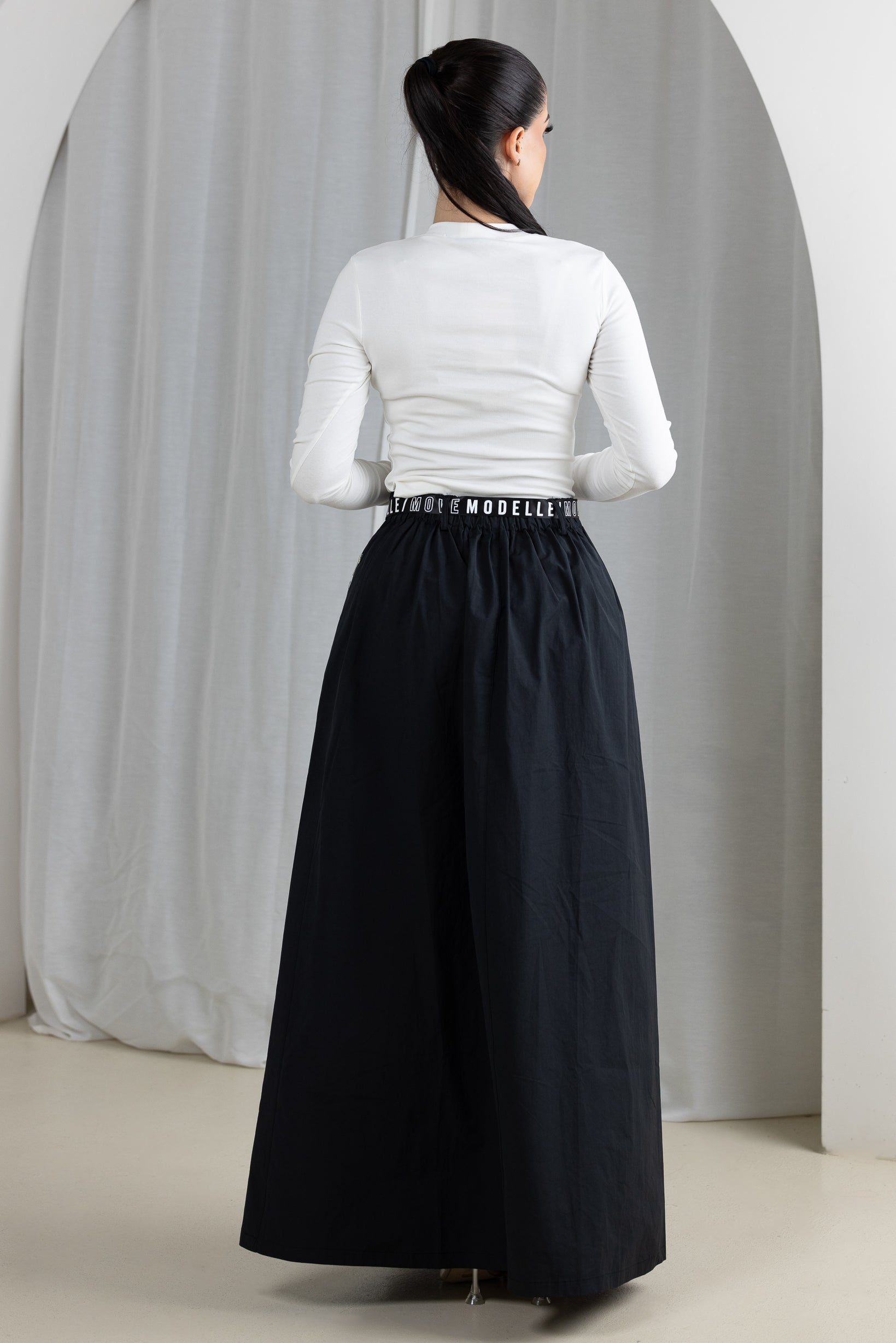 Modelle/Move Sarai Skirt