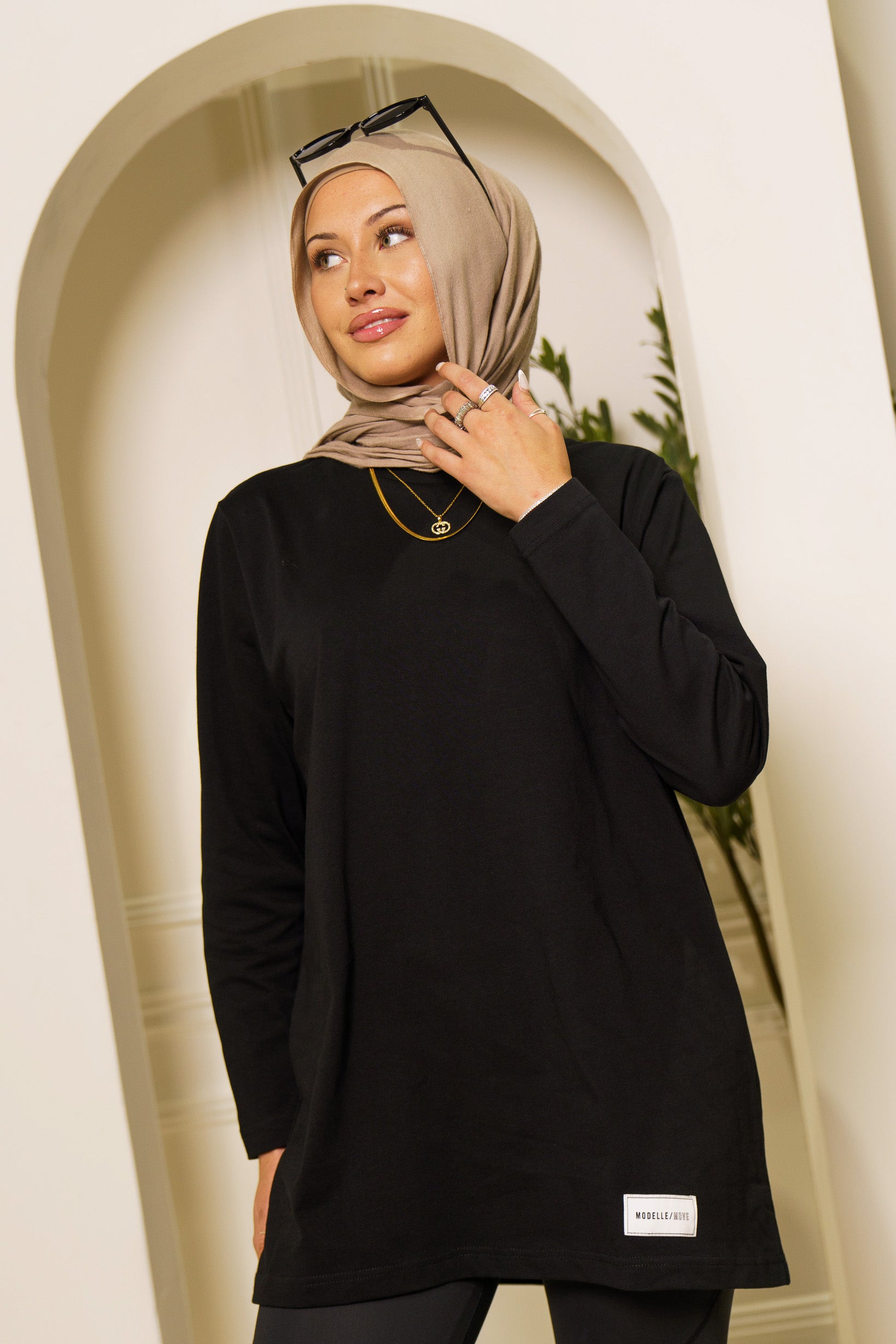Modelle/Move Essential Long Sleeve Top