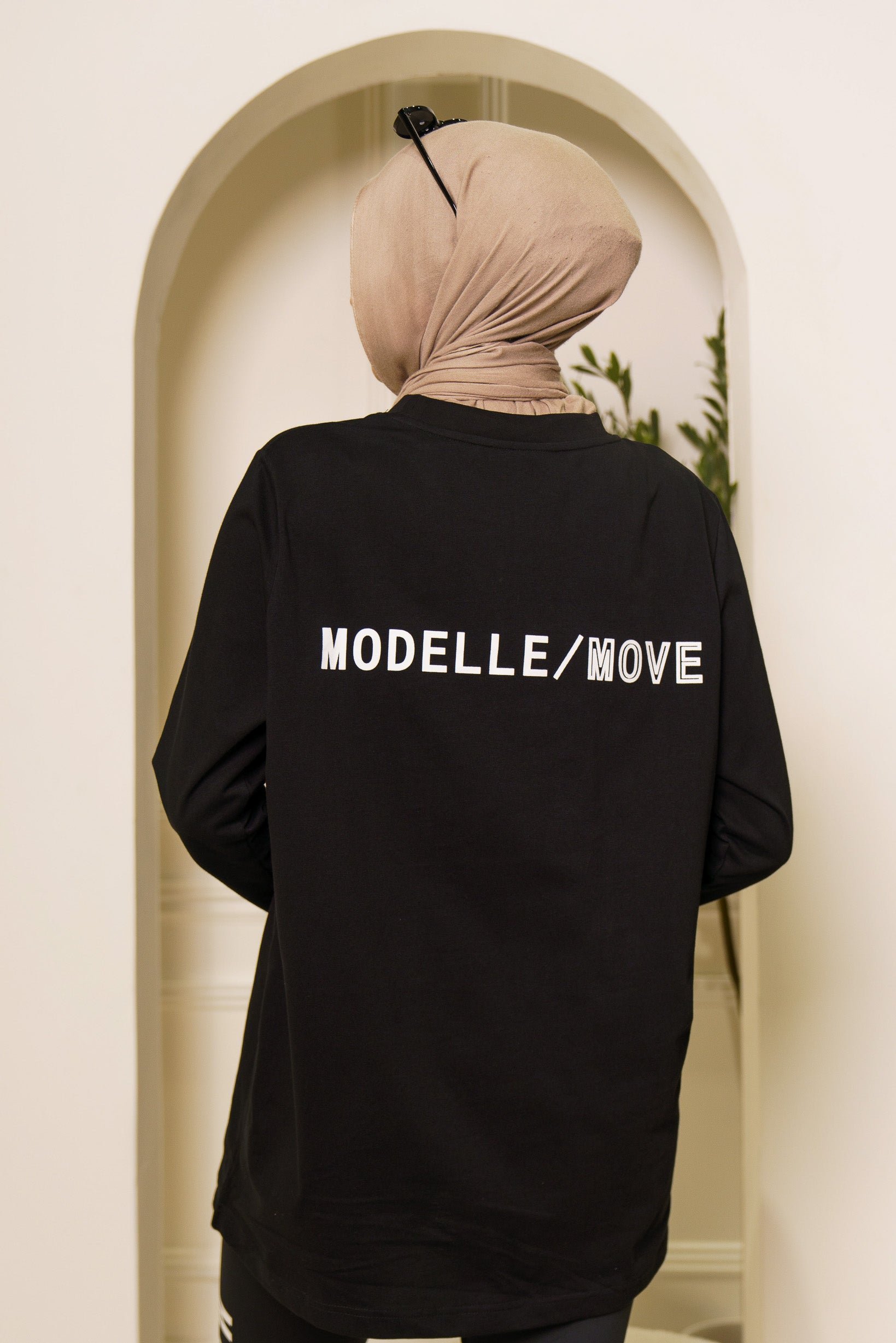 Modelle/Move Essential Long Sleeve Top