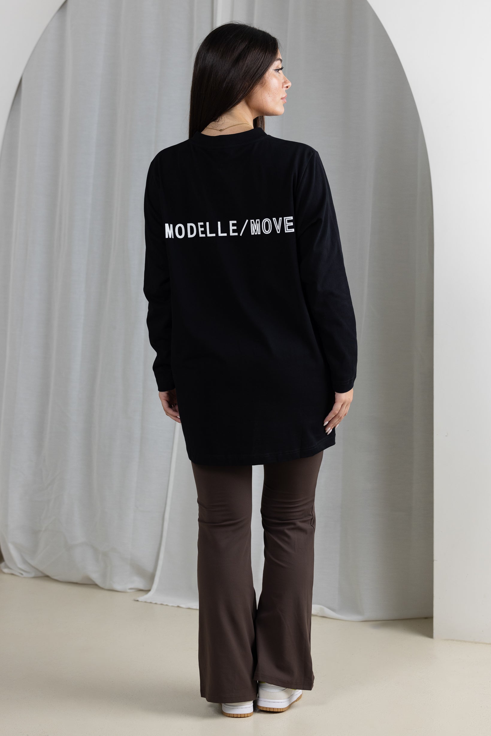 Modelle/Move Essential Long Sleeve Top