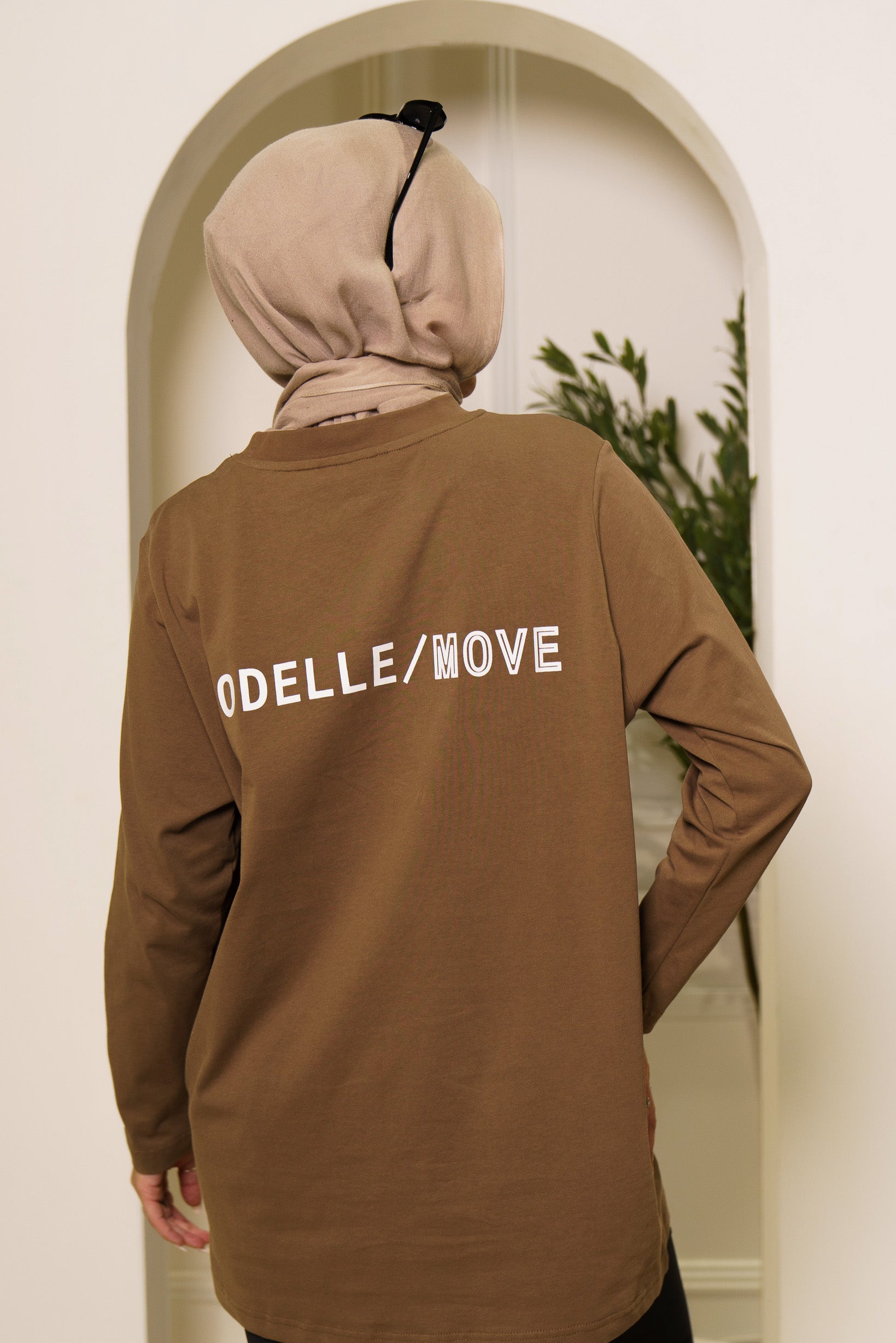 Modelle/Move Essential Long Sleeve Top