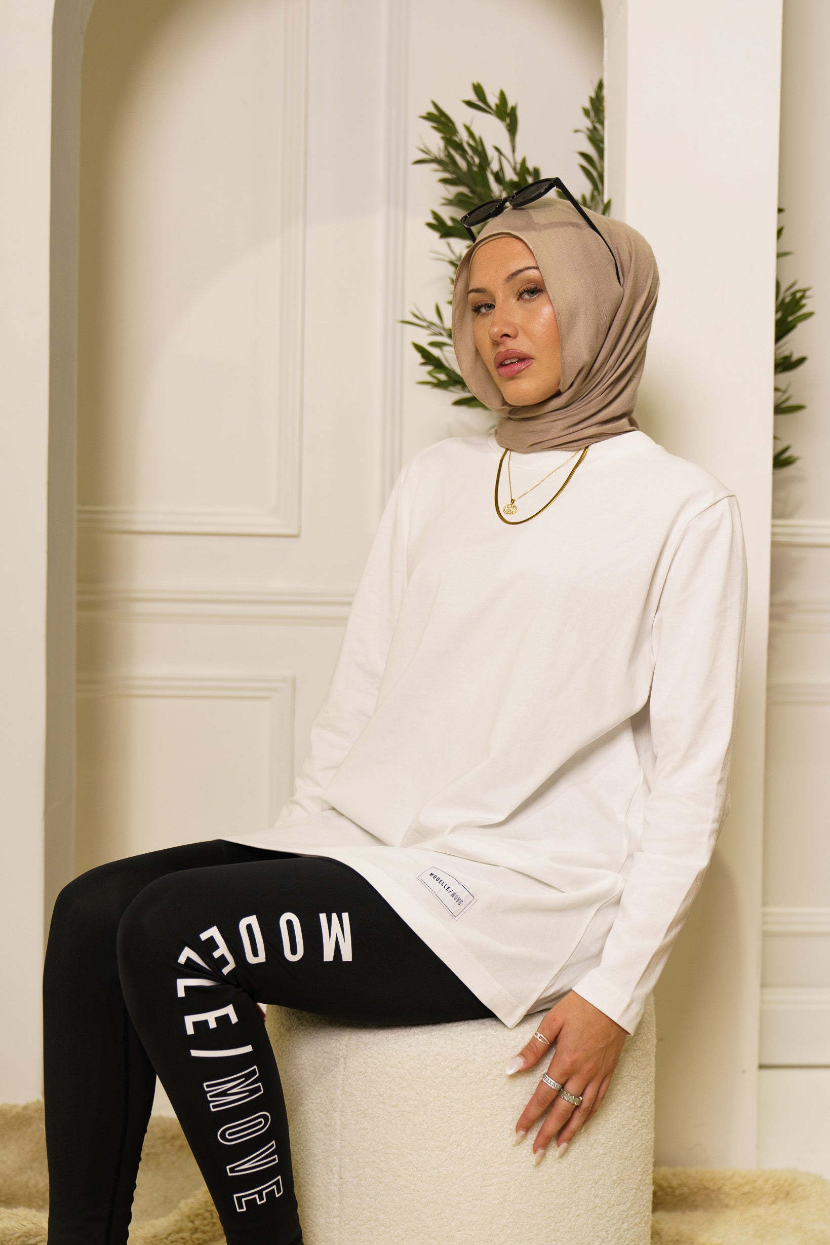 Modelle/Move Essential Long Sleeve Top