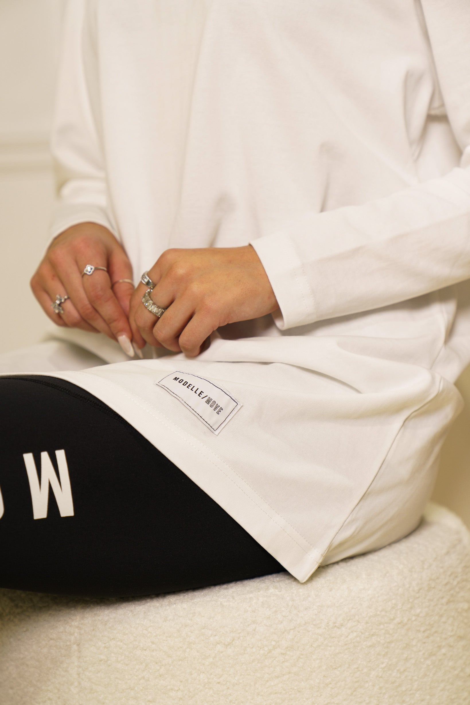 Modelle/Move Essential Long Sleeve Top
