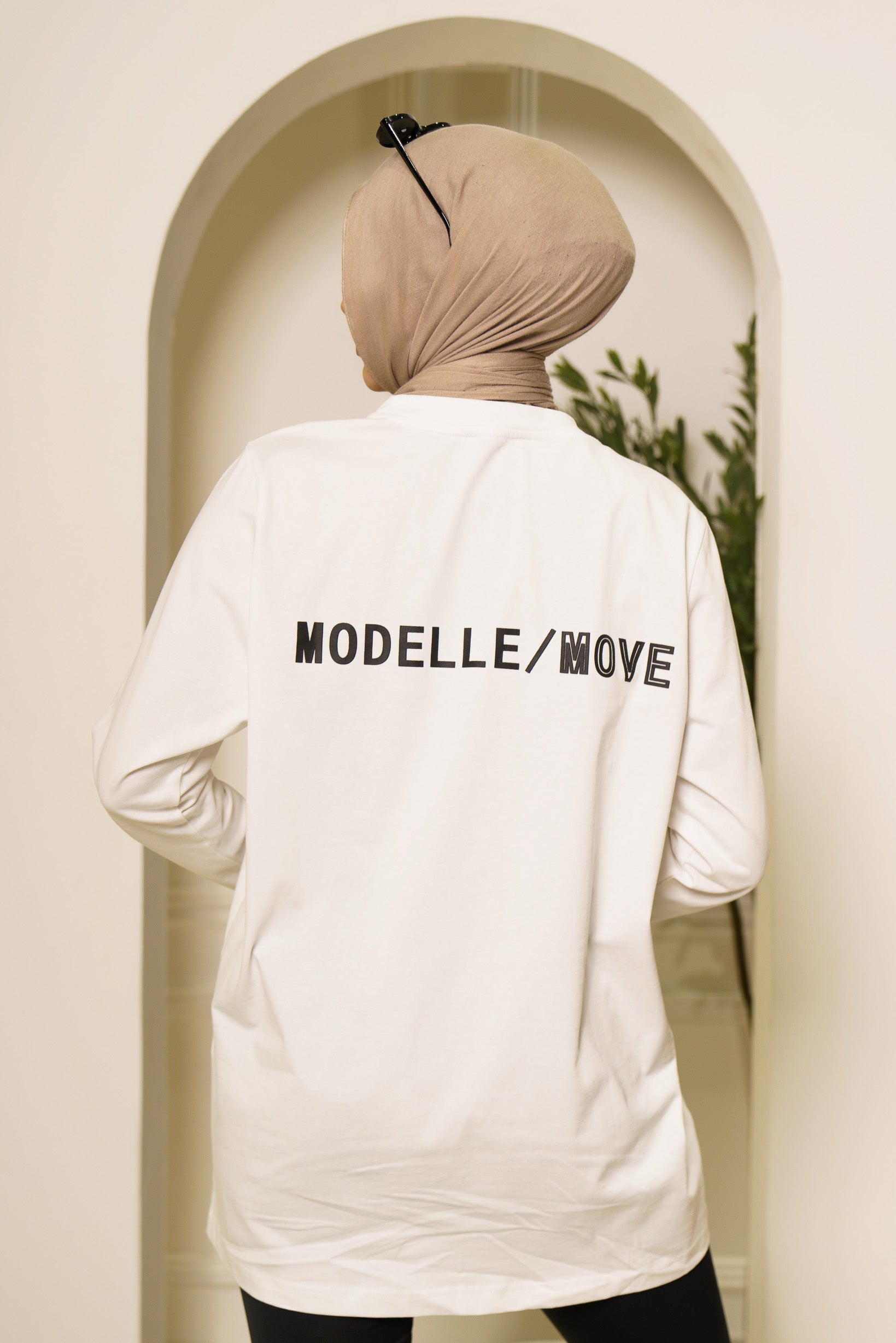Modelle/Move Essential Long Sleeve Top
