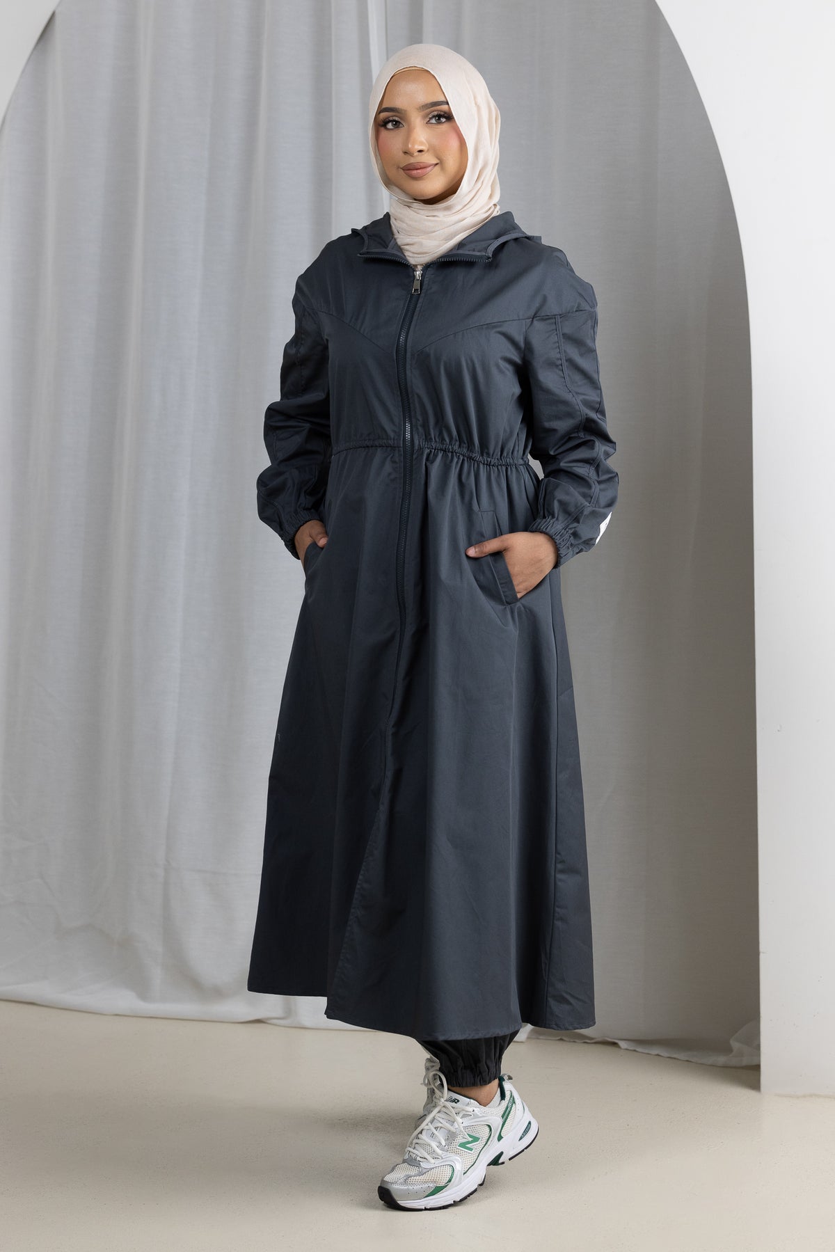 Modelle/Move Stitchline Zip Jacket - Australia Modest Jacket for Women ...
