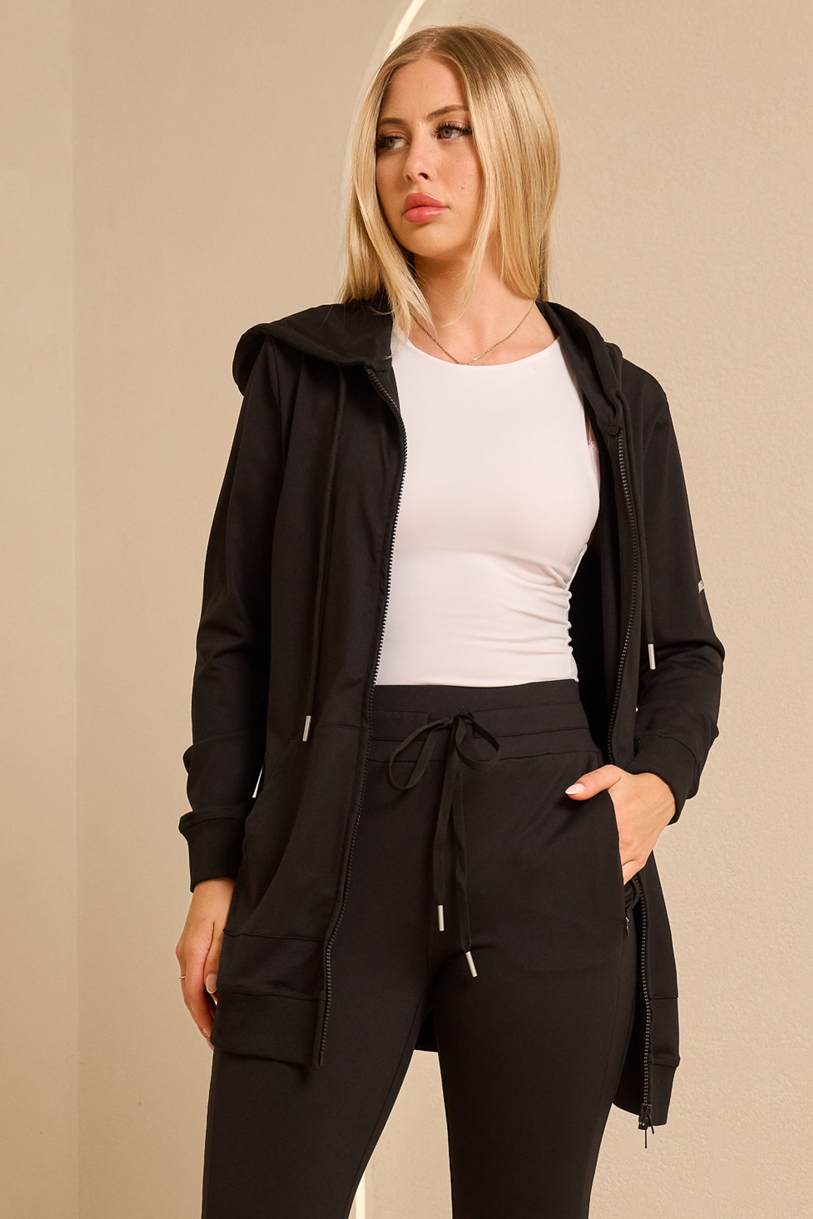 Modelle/Move Romy Zip Jacket — ÈLAN Edit