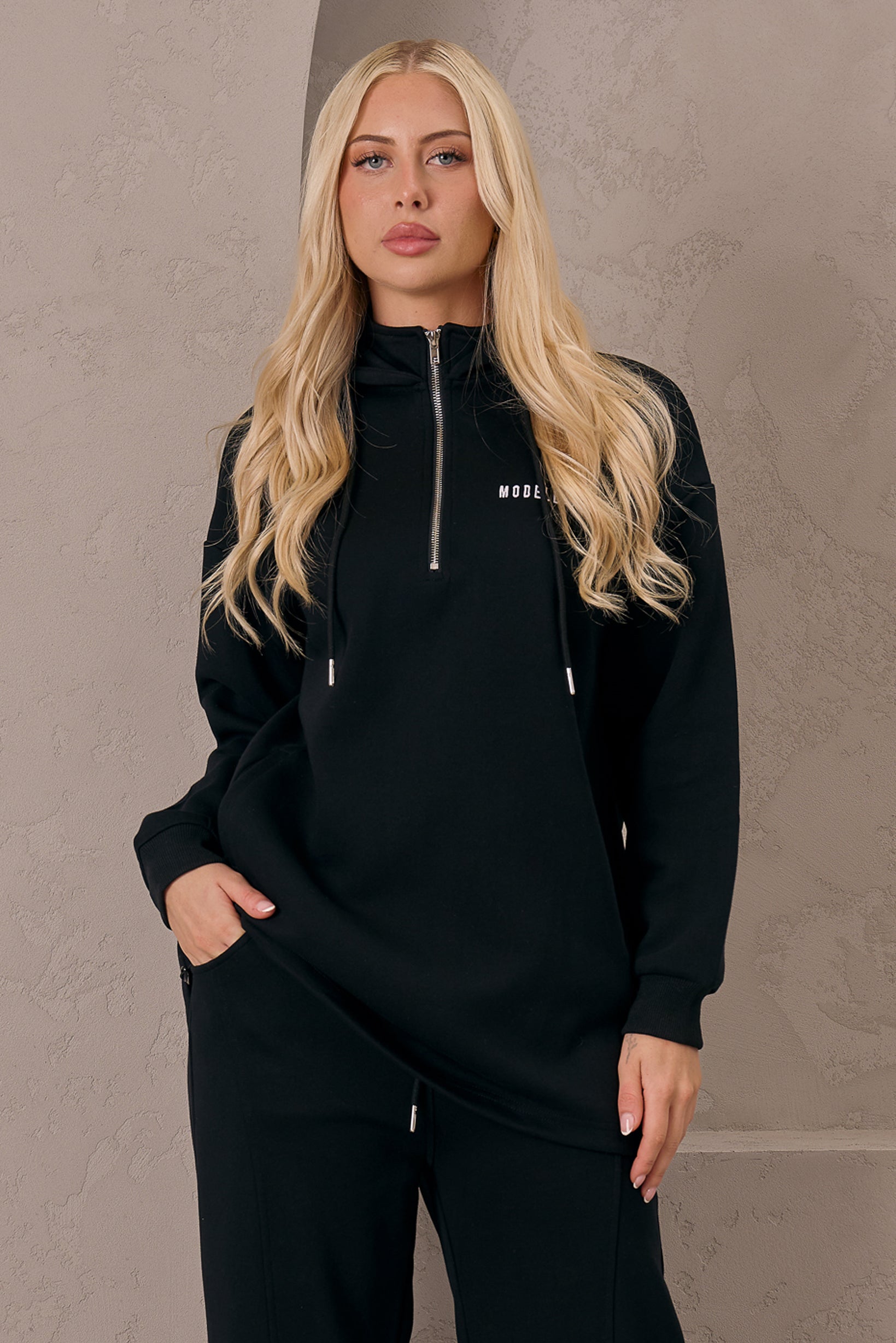 M9747-Black-lounge-top