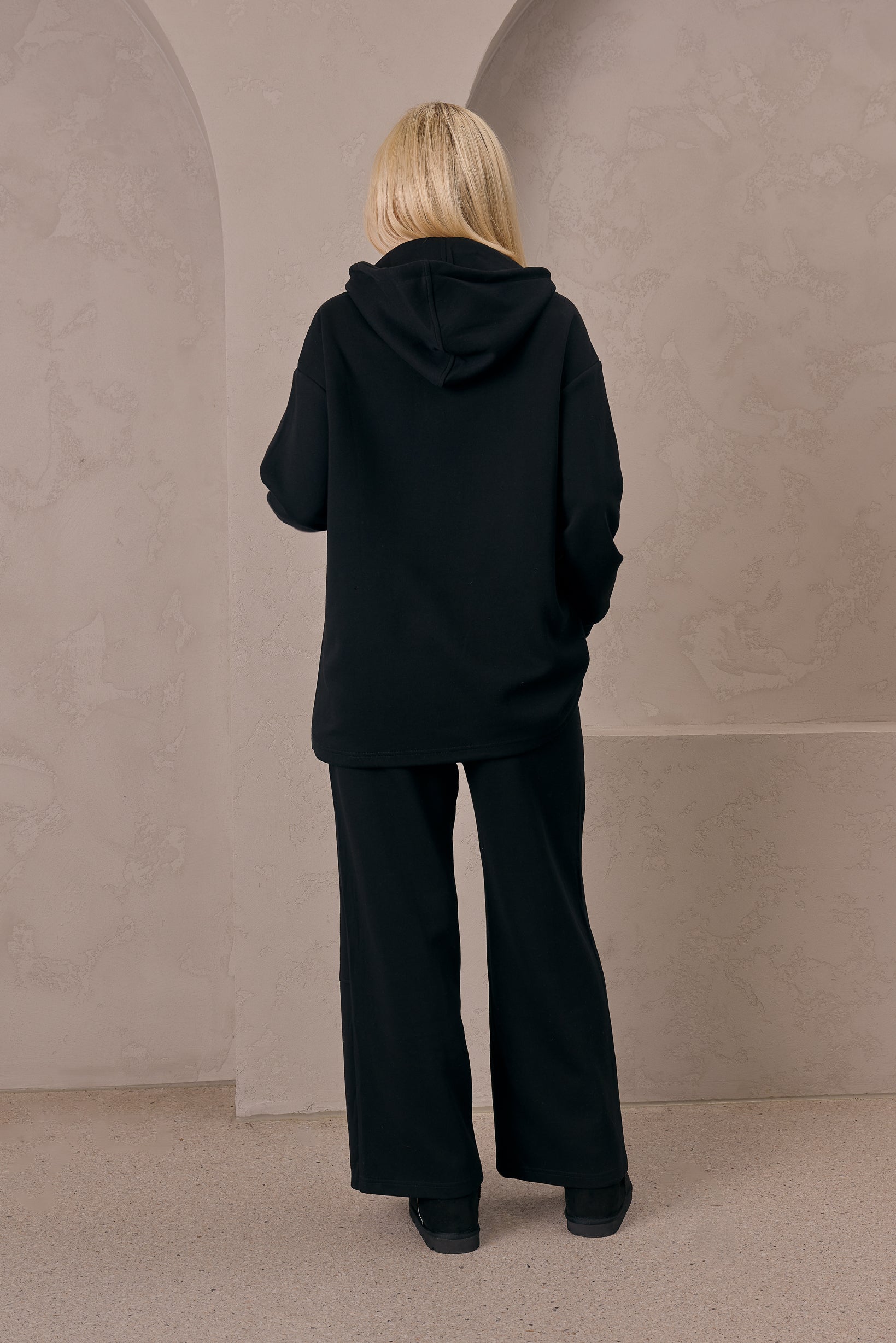 M9747-Black-lounge-top