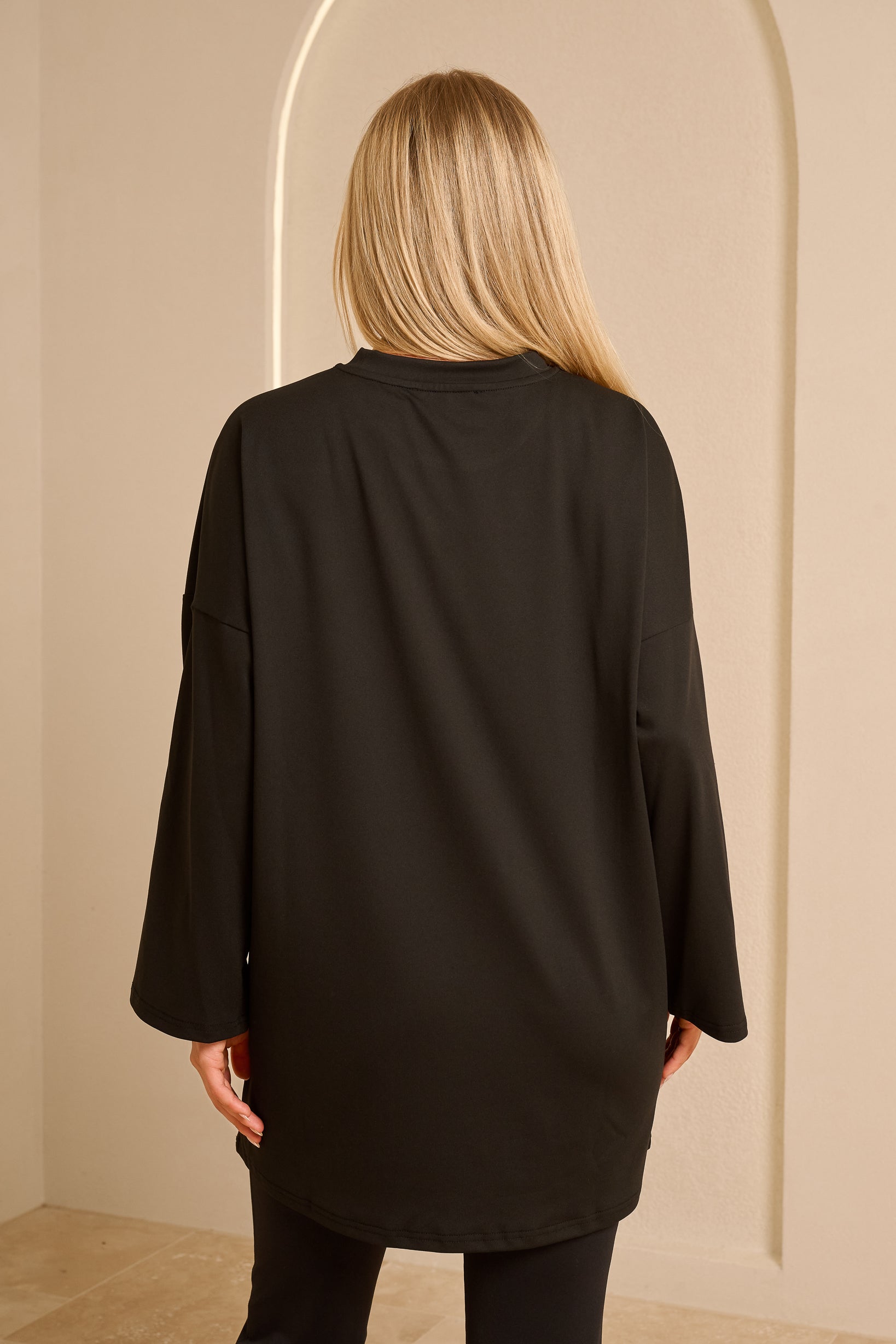 Modelle/Move Soleil Oversized Top — ÈLAN Edit