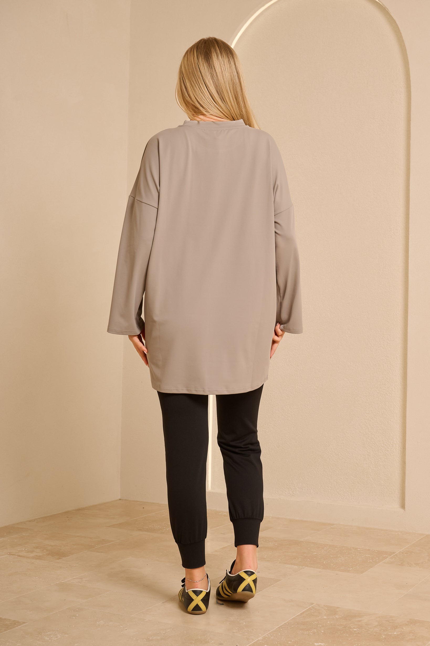 Modelle/Move Soleil Oversized Top — ÈLAN Edit