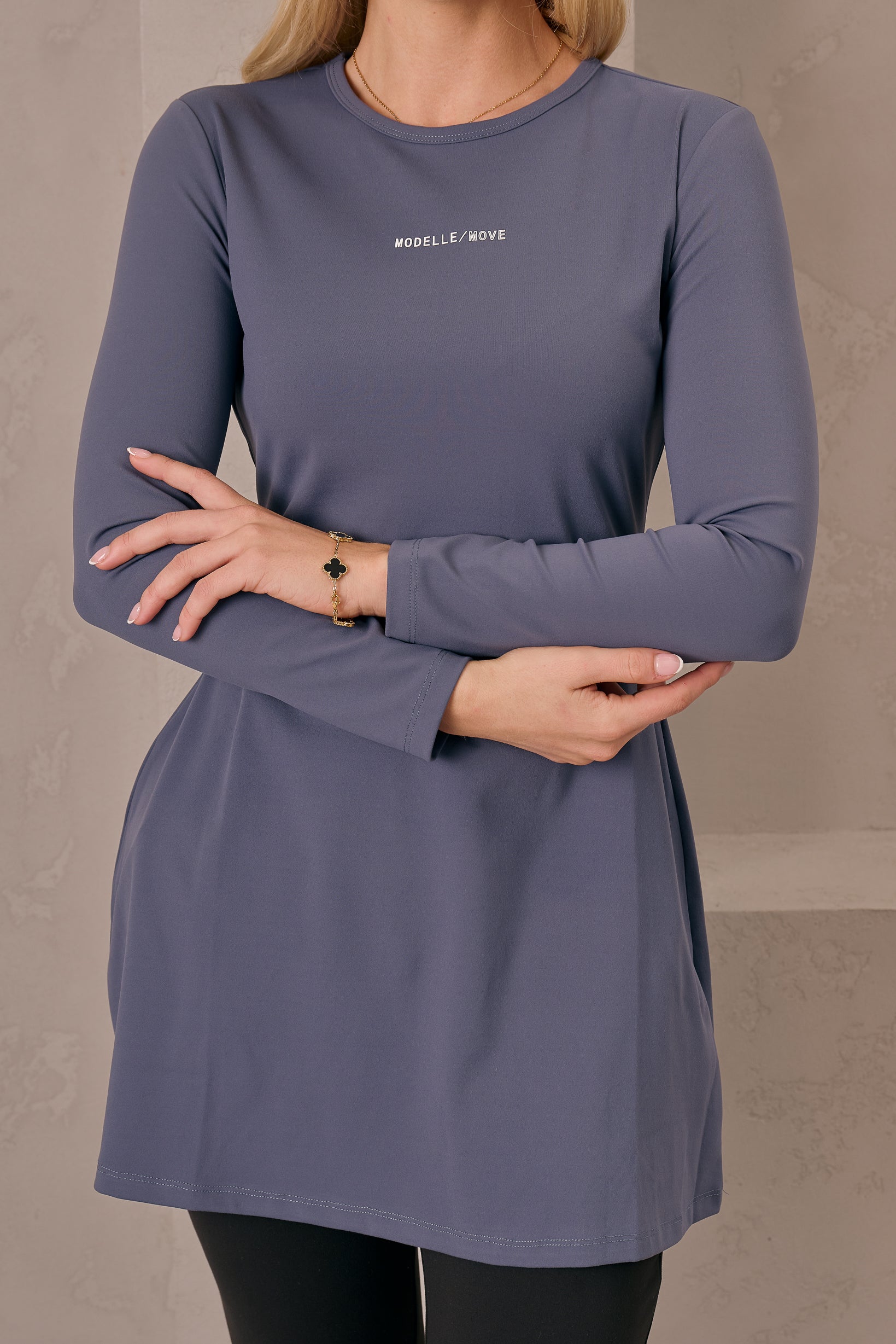 Modelle/Move In Motion Long Top