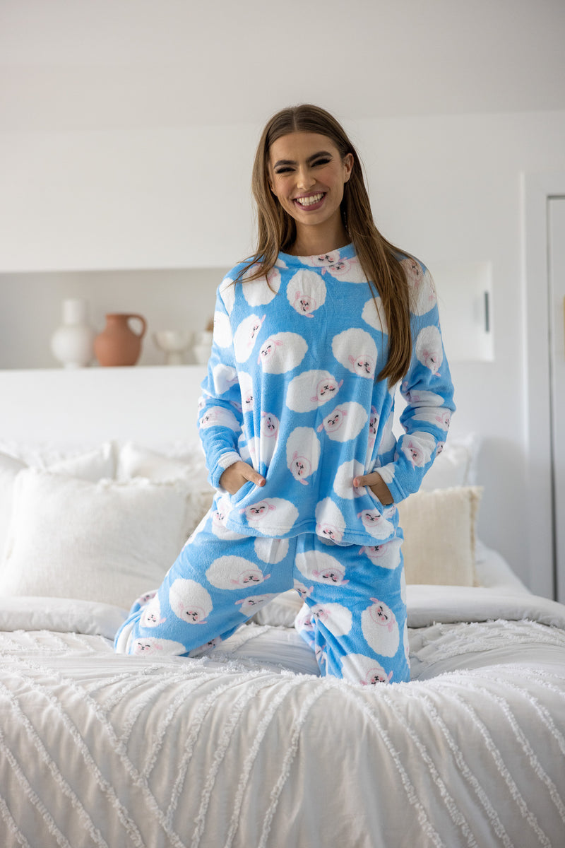 Coordinated Pajama for Women - Sheep Pajama Set | Modelle