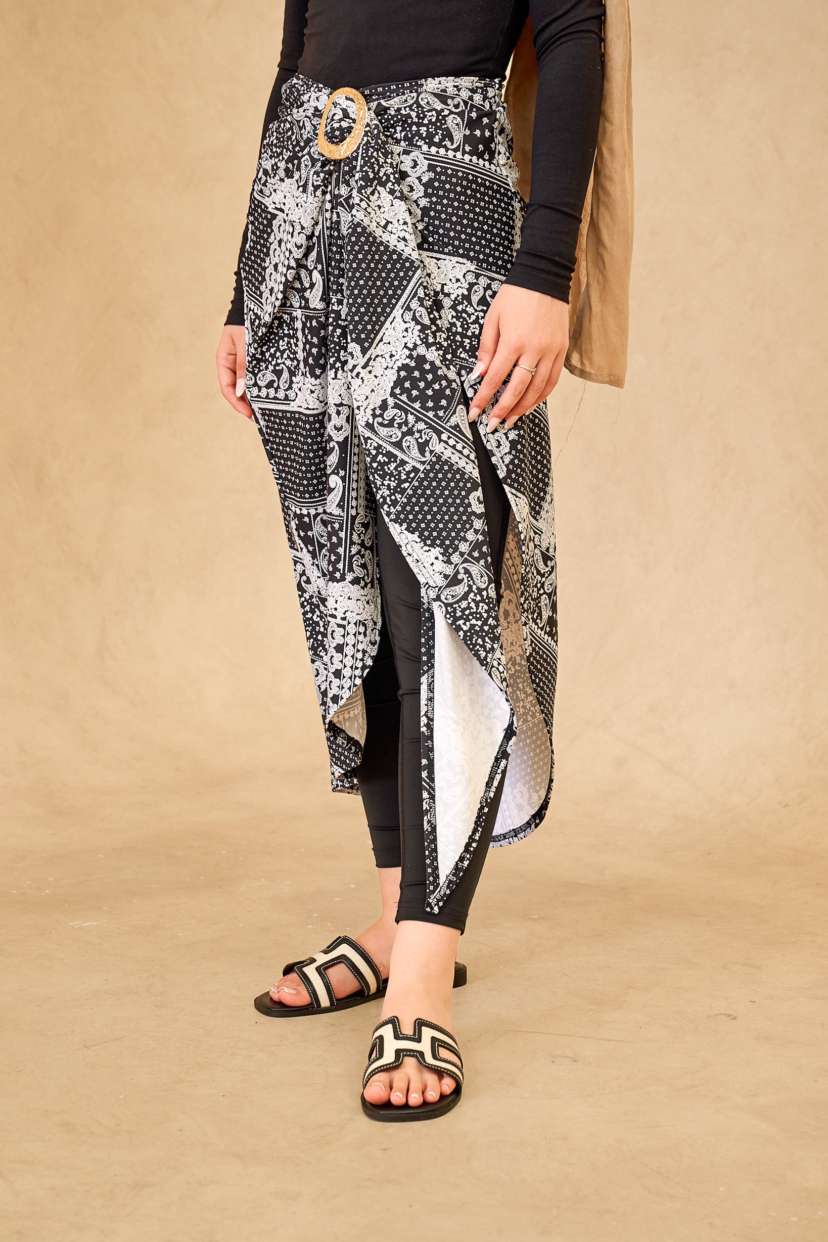 SS0128-BLA-printed-sarong