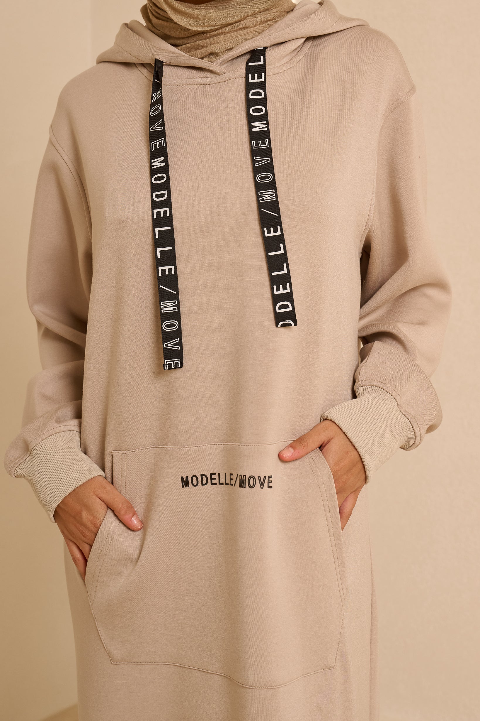 Modelle/Move Streamline Dress — ÈLAN Edit