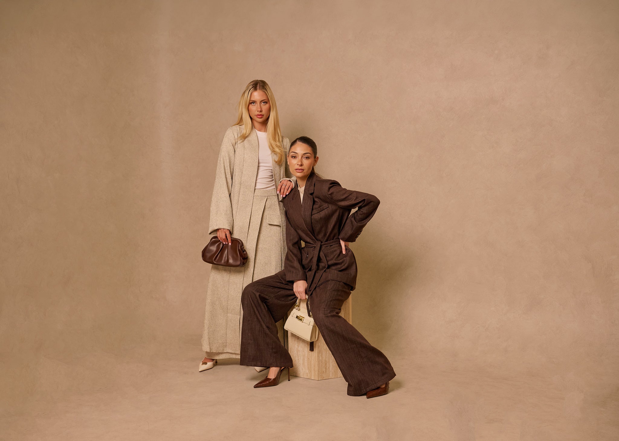 Two models in tailored Modelle new-season outerwear